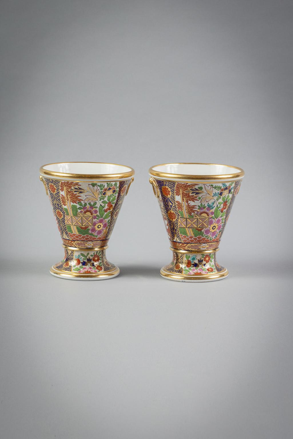 Pair of English Porcelain 'Japan' Pattern Vases, Barr Flight & Barr, circa 1810 In Good Condition For Sale In New York, NY