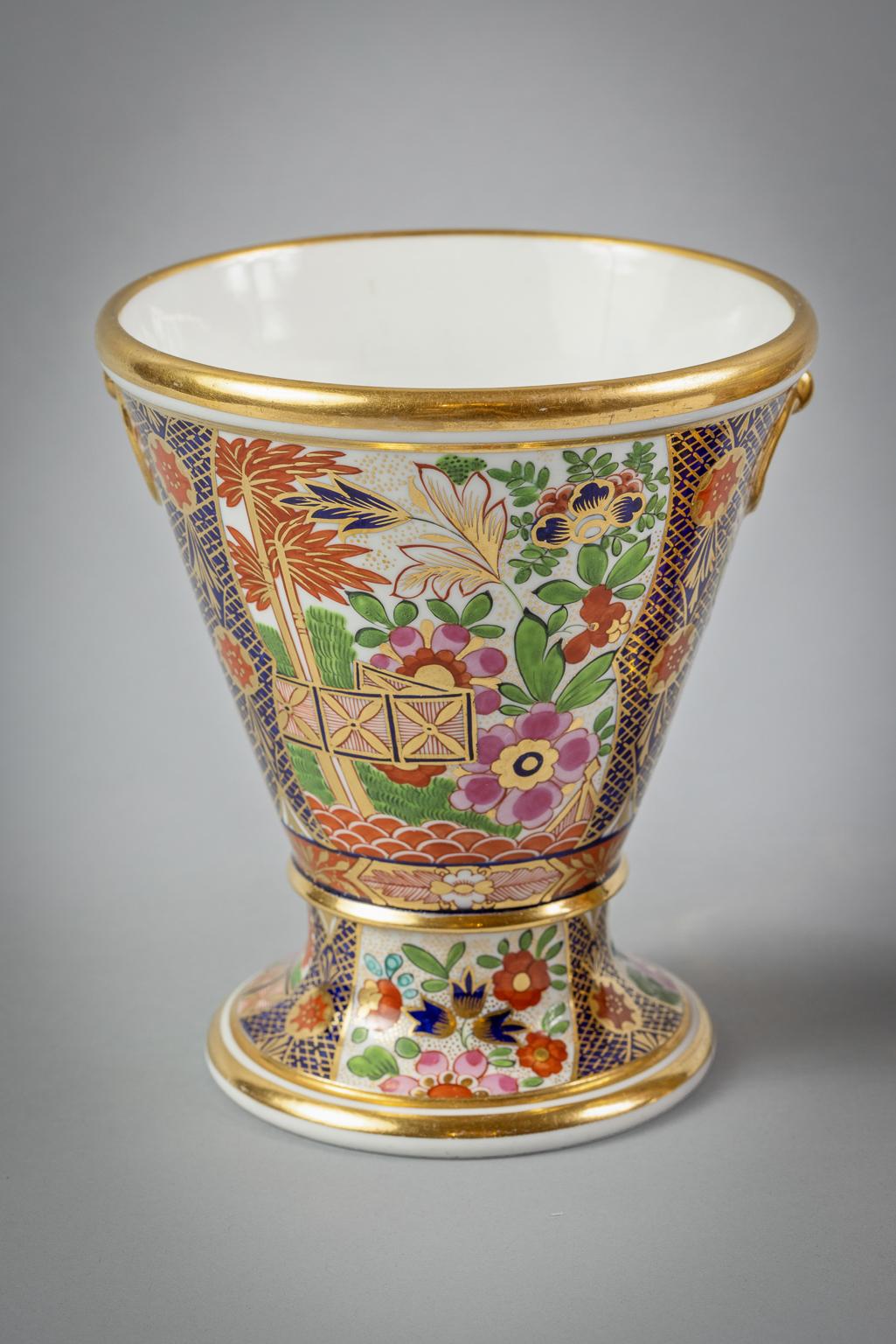 Pair of English Porcelain 'Japan' Pattern Vases, Barr Flight & Barr, circa 1810 For Sale 1