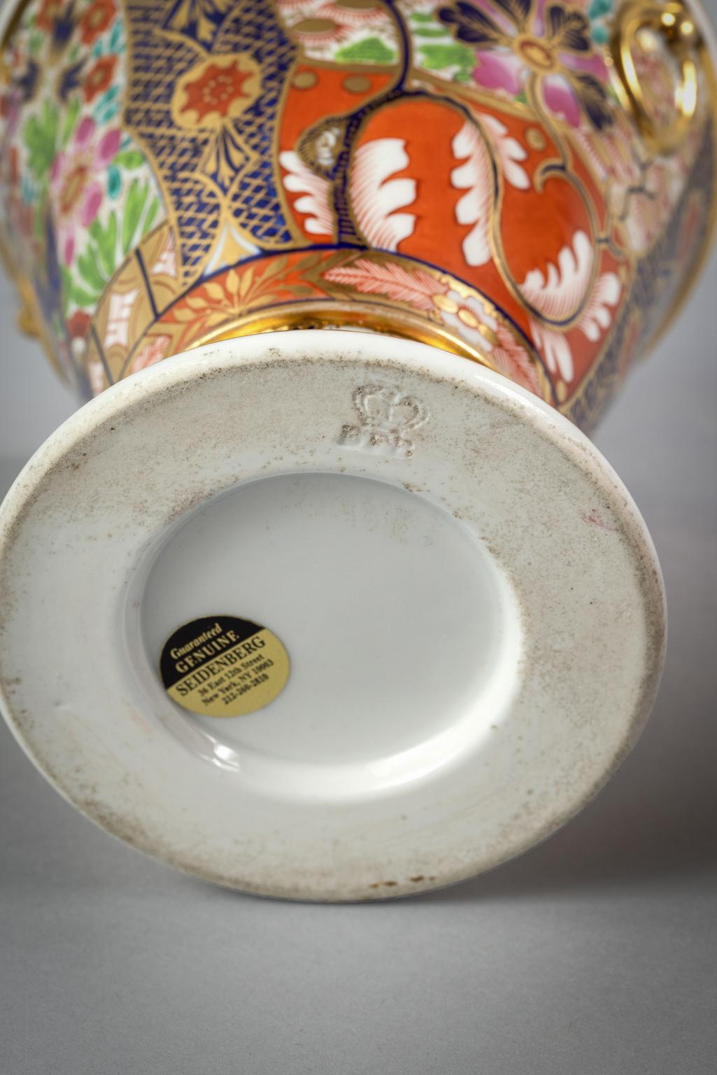 Pair of English Porcelain 'Japan' Pattern Vases, Barr Flight & Barr, circa 1810 For Sale 2
