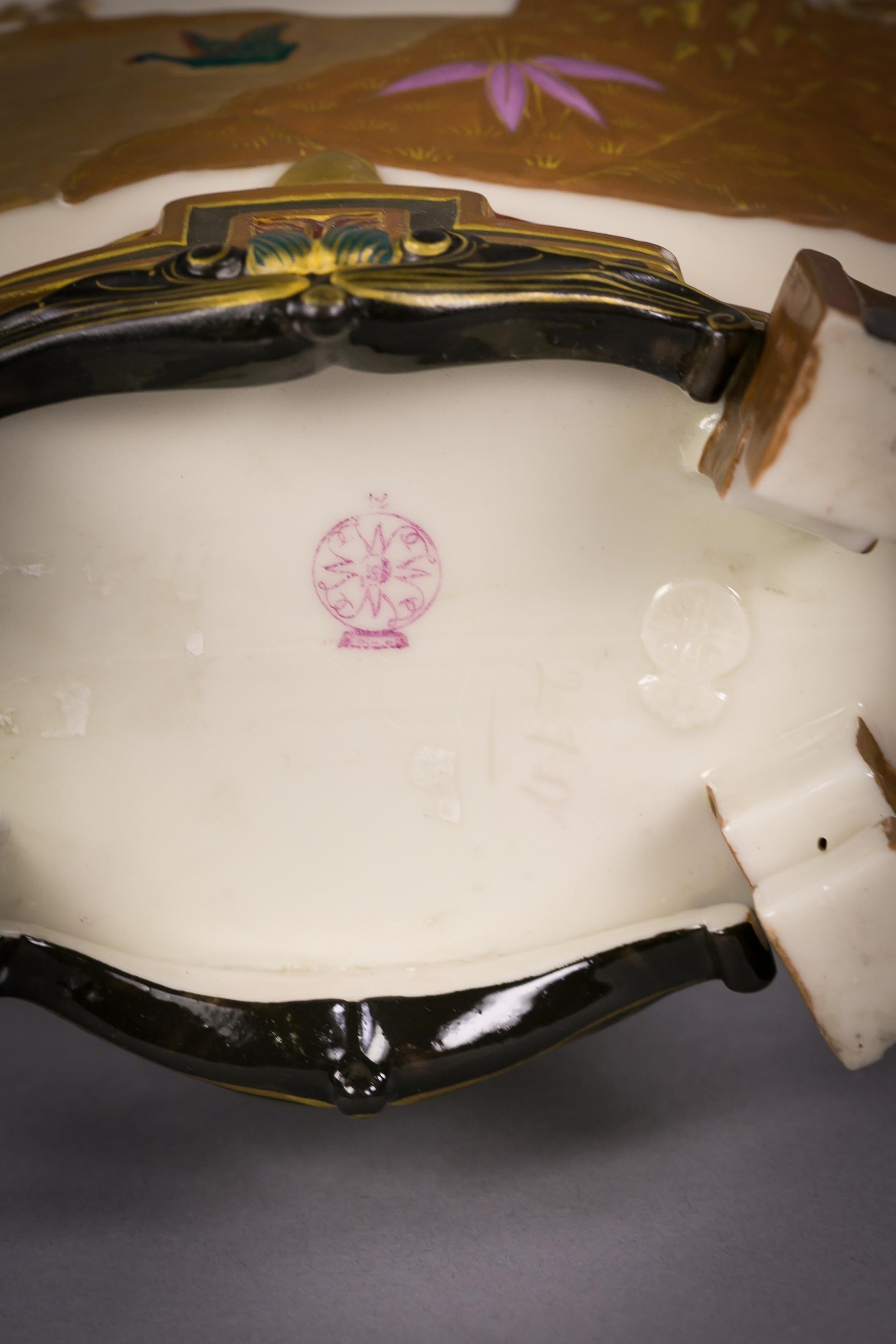 Coppia di vasi a forma di luna in porcellana inglese, Royal Worcester, circa 1880 in vendita 1