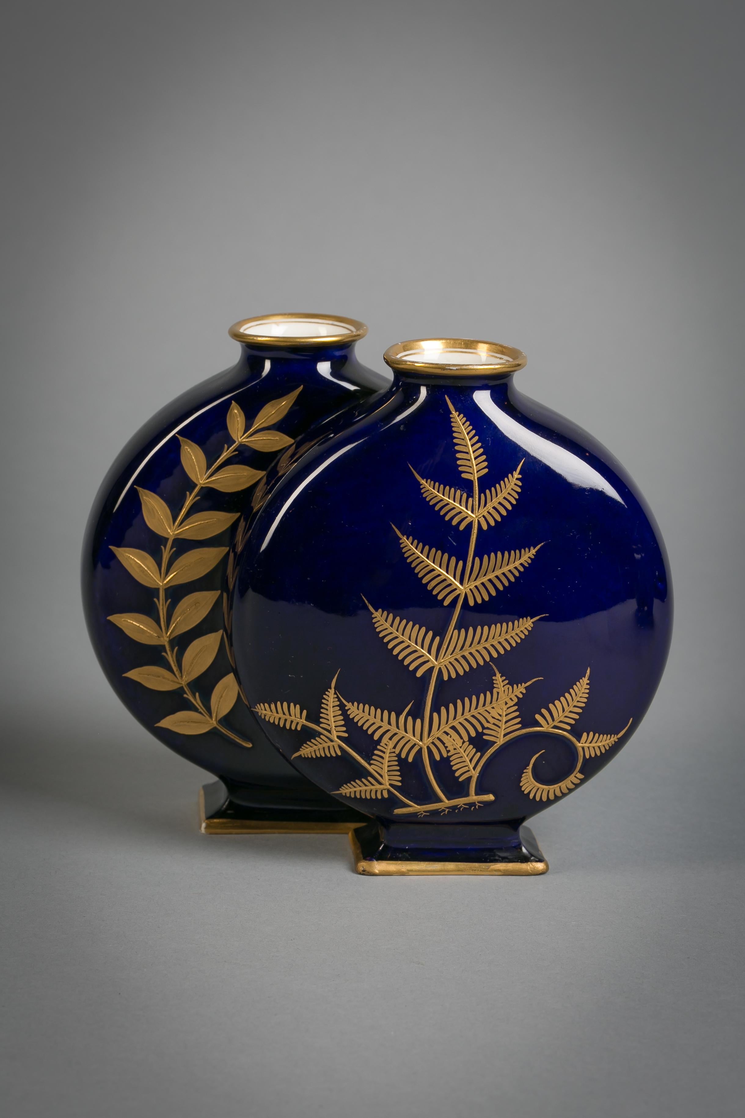 Coppia di vasi doppi orientalisti in porcellana inglese, Minton, 1880 circa In condizioni ottime in vendita a New York, NY