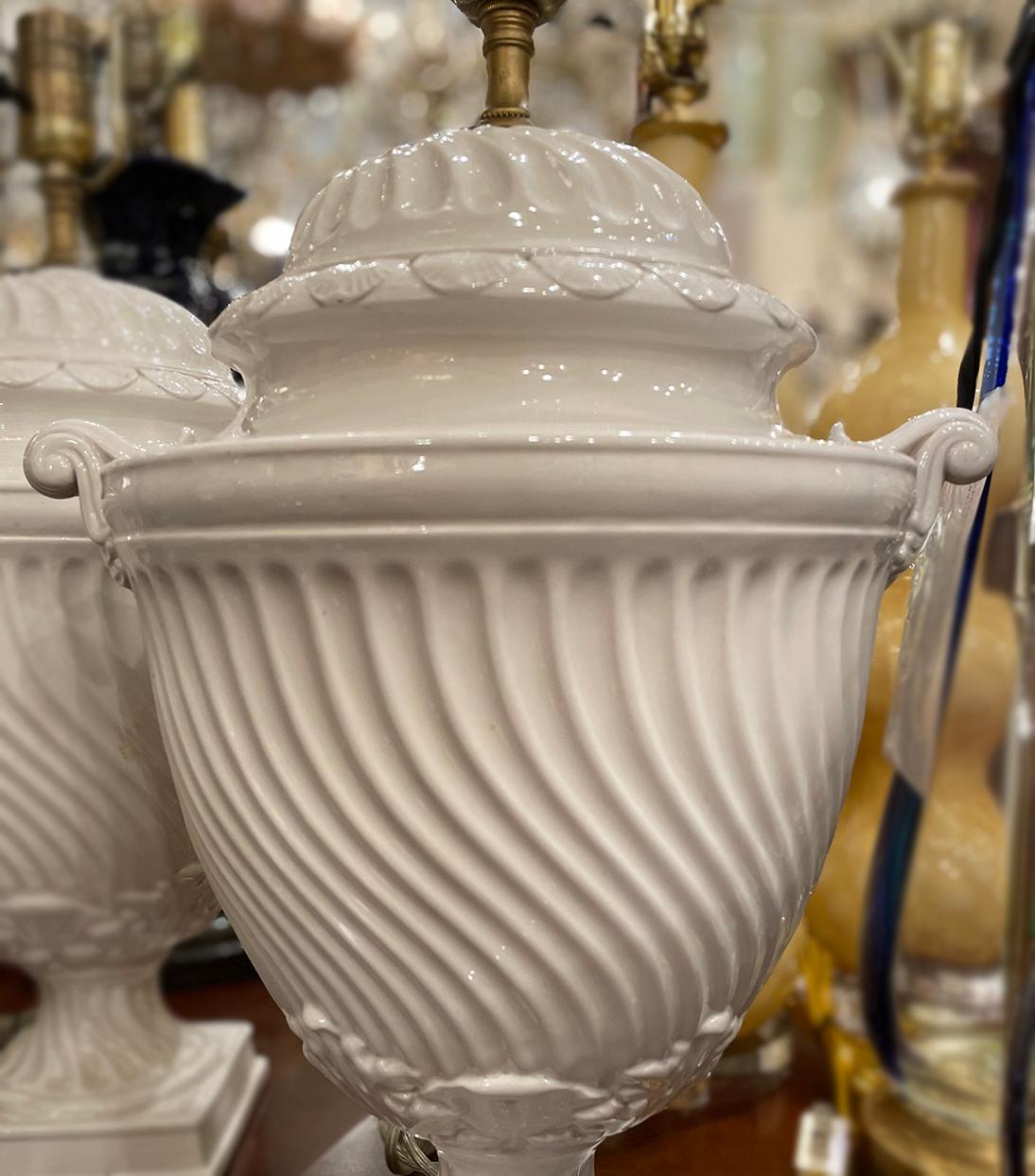 Pair of English Porcelain Table Lamps In Good Condition For Sale In New York, NY