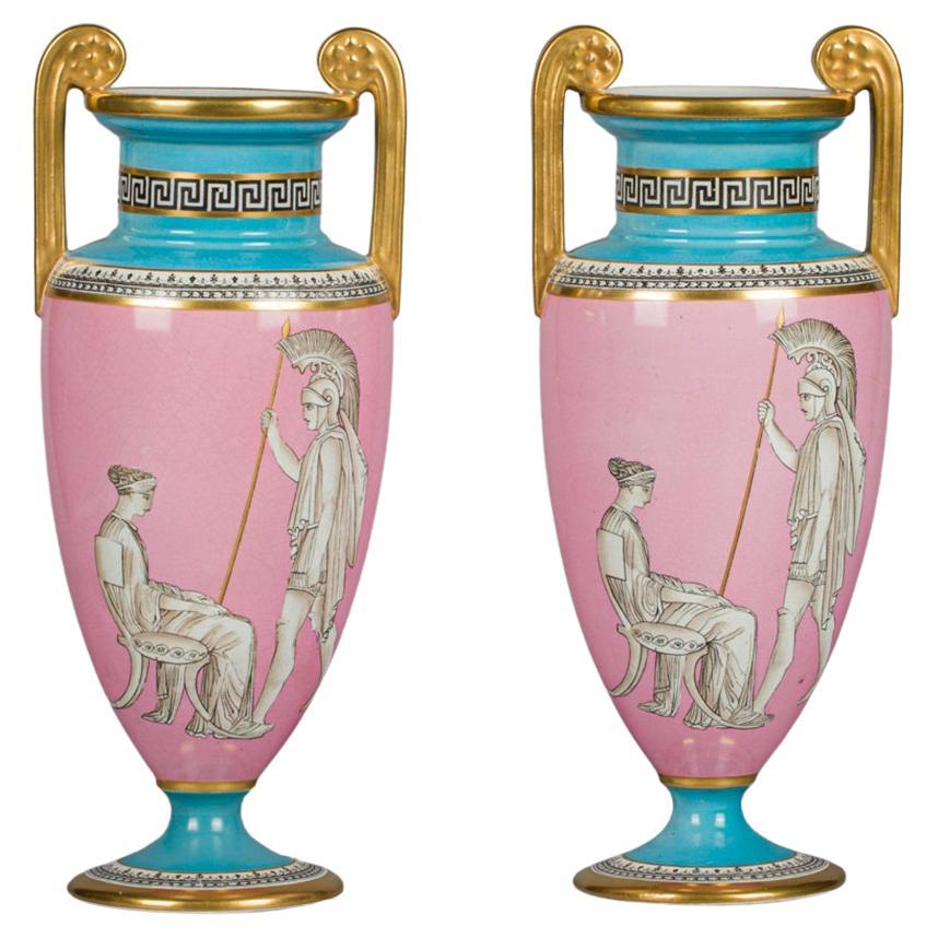 Zwei englische Porzellanvasen mit zwei Henkeln, um 1840 im Angebot