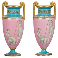 Zwei englische Porzellanvasen mit zwei Henkeln, um 1840