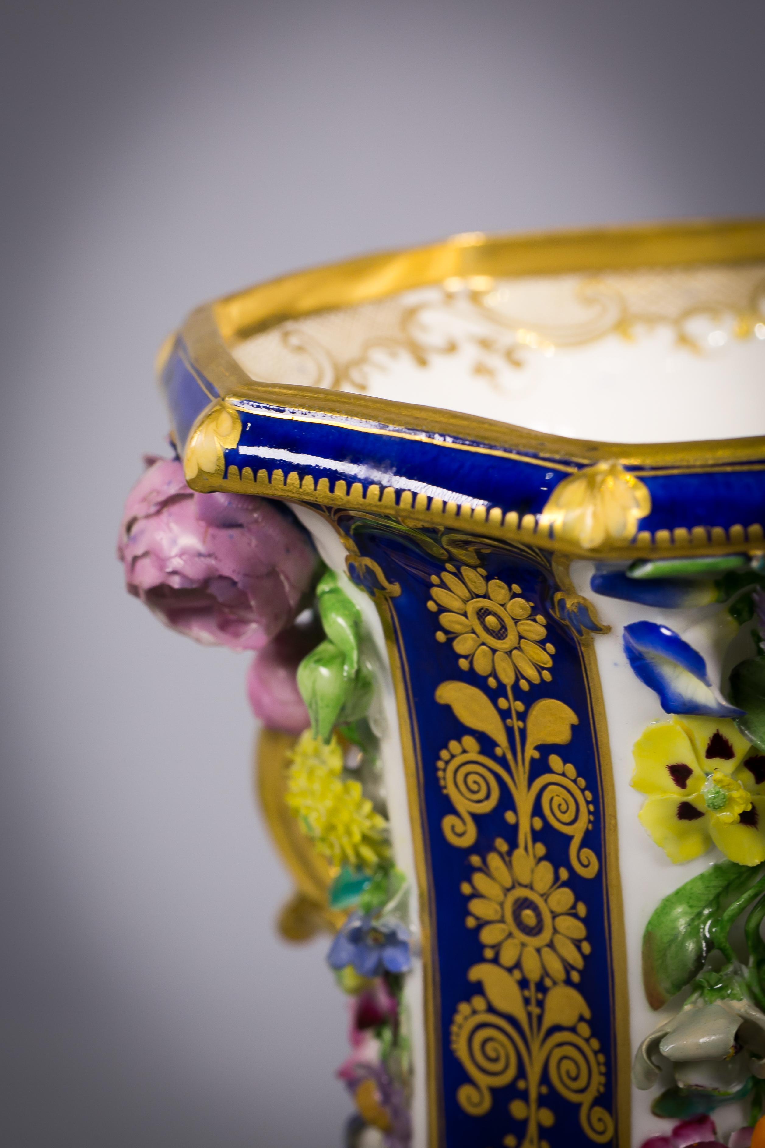 Pair of English Porcelain Two-Handled Vases, circa 1835 In Good Condition In New York, NY