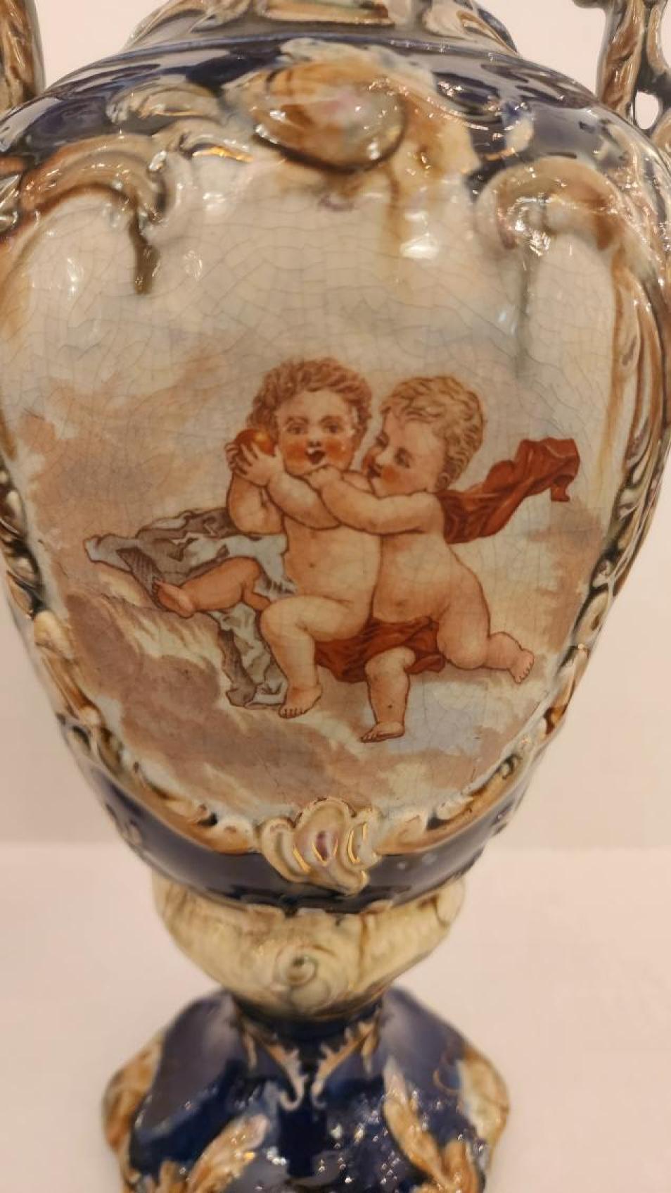 Cotto in fornace Coppia di urne in ceramica inglese in vendita