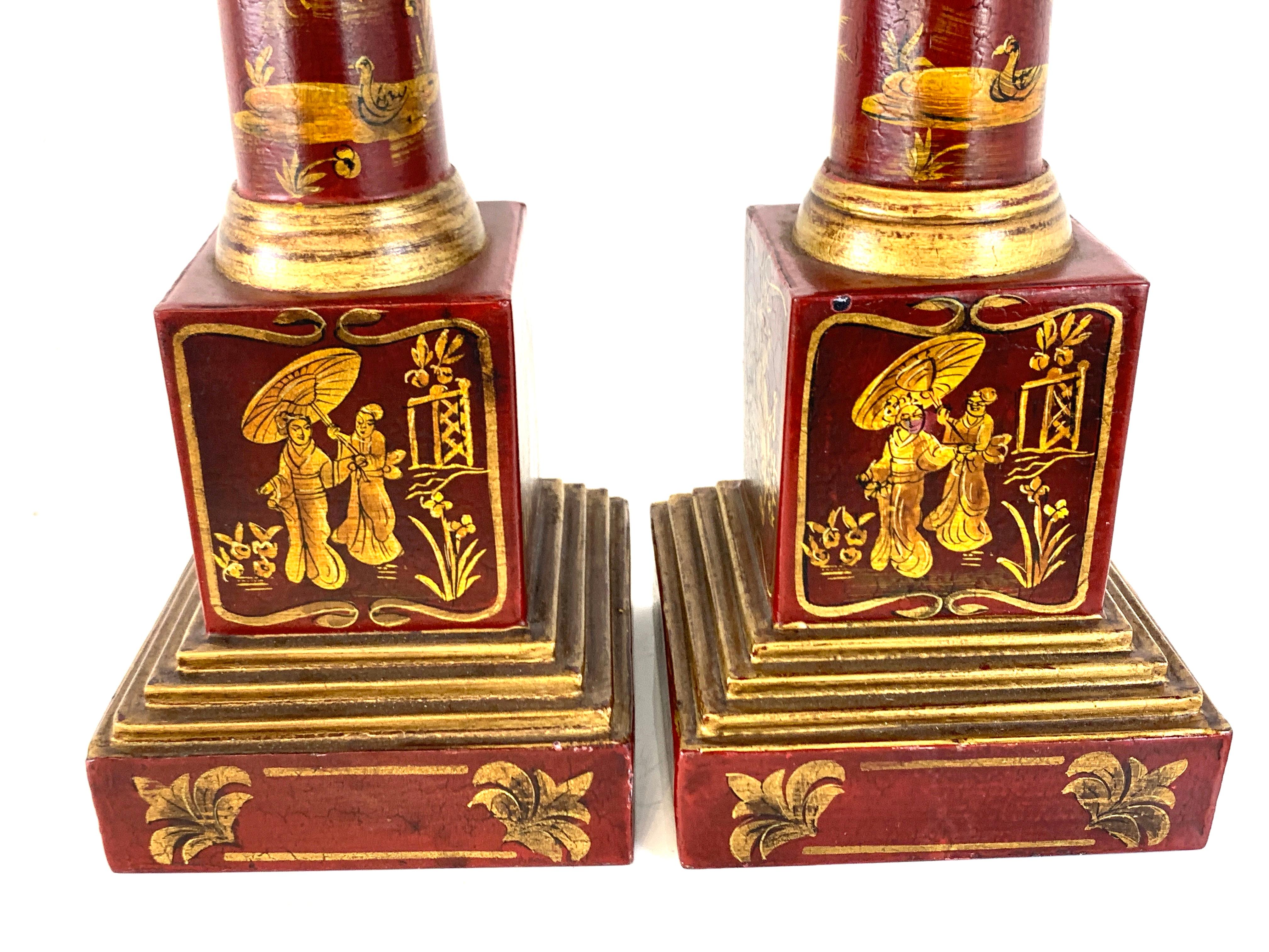 Pair of English Red Tole Gilt Chinoiserie Column Lamps In Good Condition In Atlanta, GA