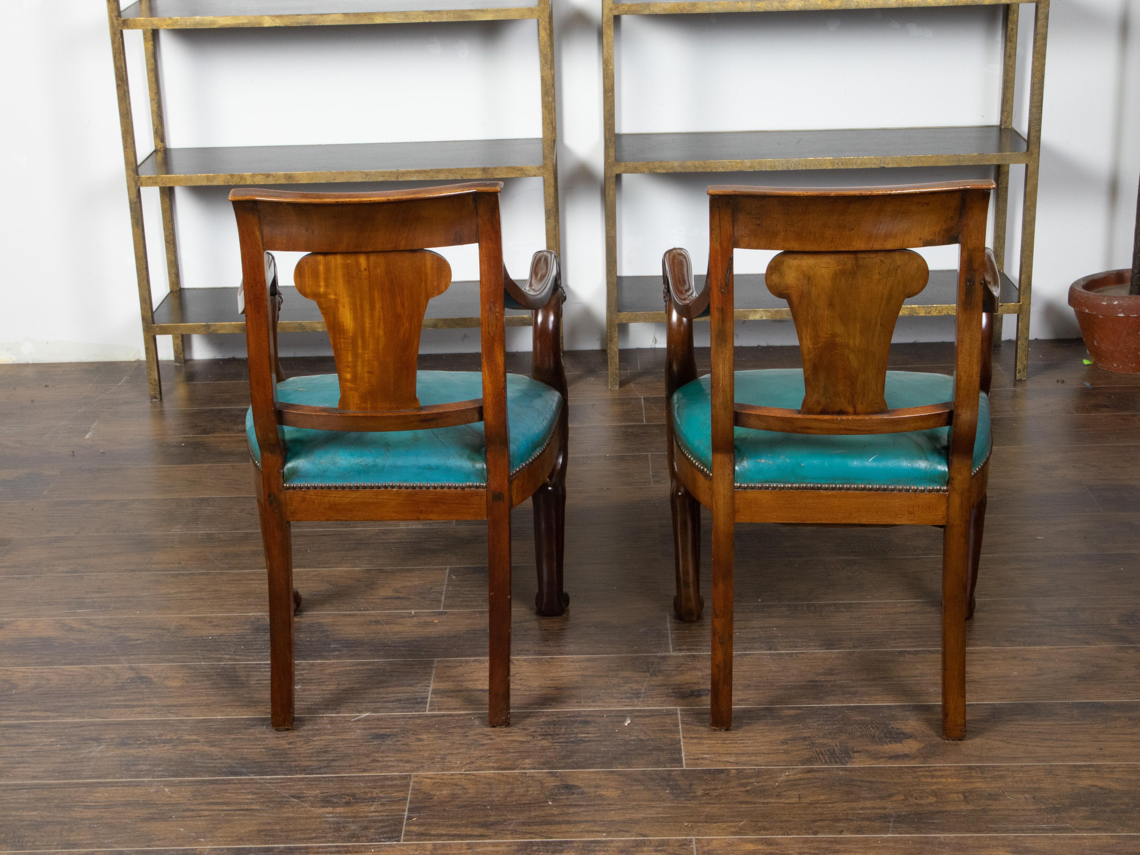 Pair of English Regency 1840s Mahogany Chairs with Ionic Capitals and Griffons For Sale 6