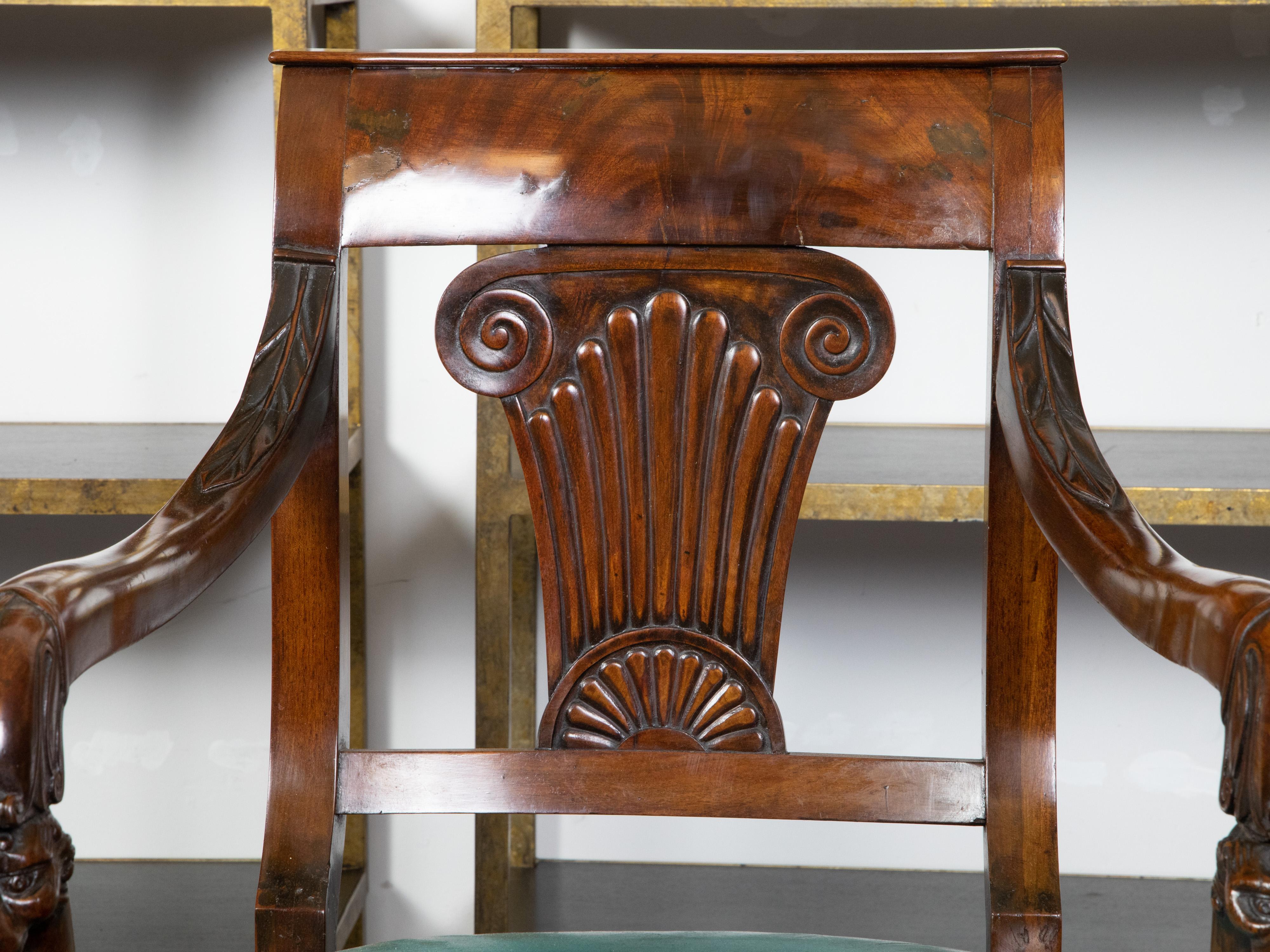 19th Century Pair of English Regency 1840s Mahogany Chairs with Ionic Capitals and Griffons For Sale