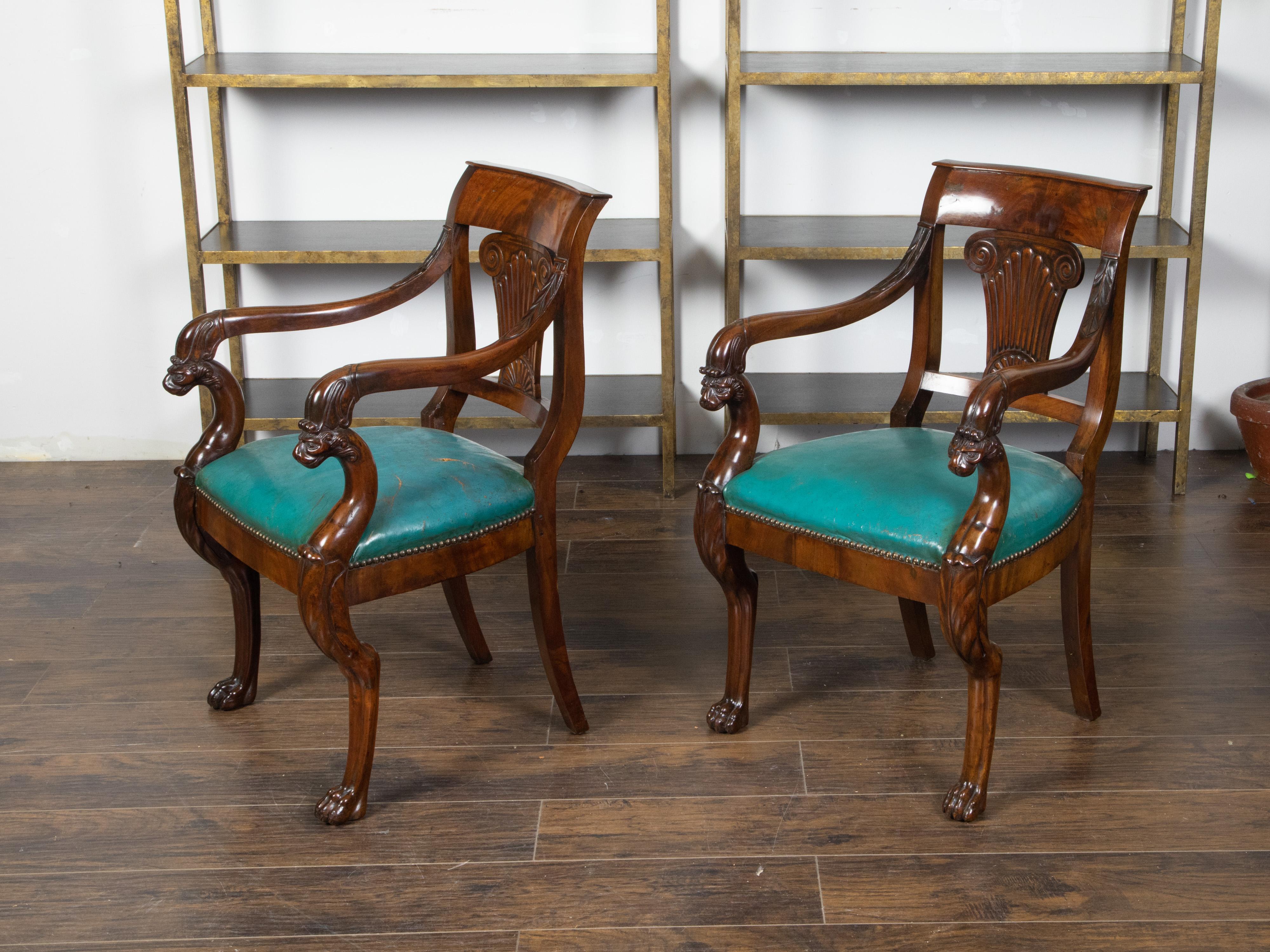 Pair of English Regency 1840s Mahogany Chairs with Ionic Capitals and Griffons For Sale 2