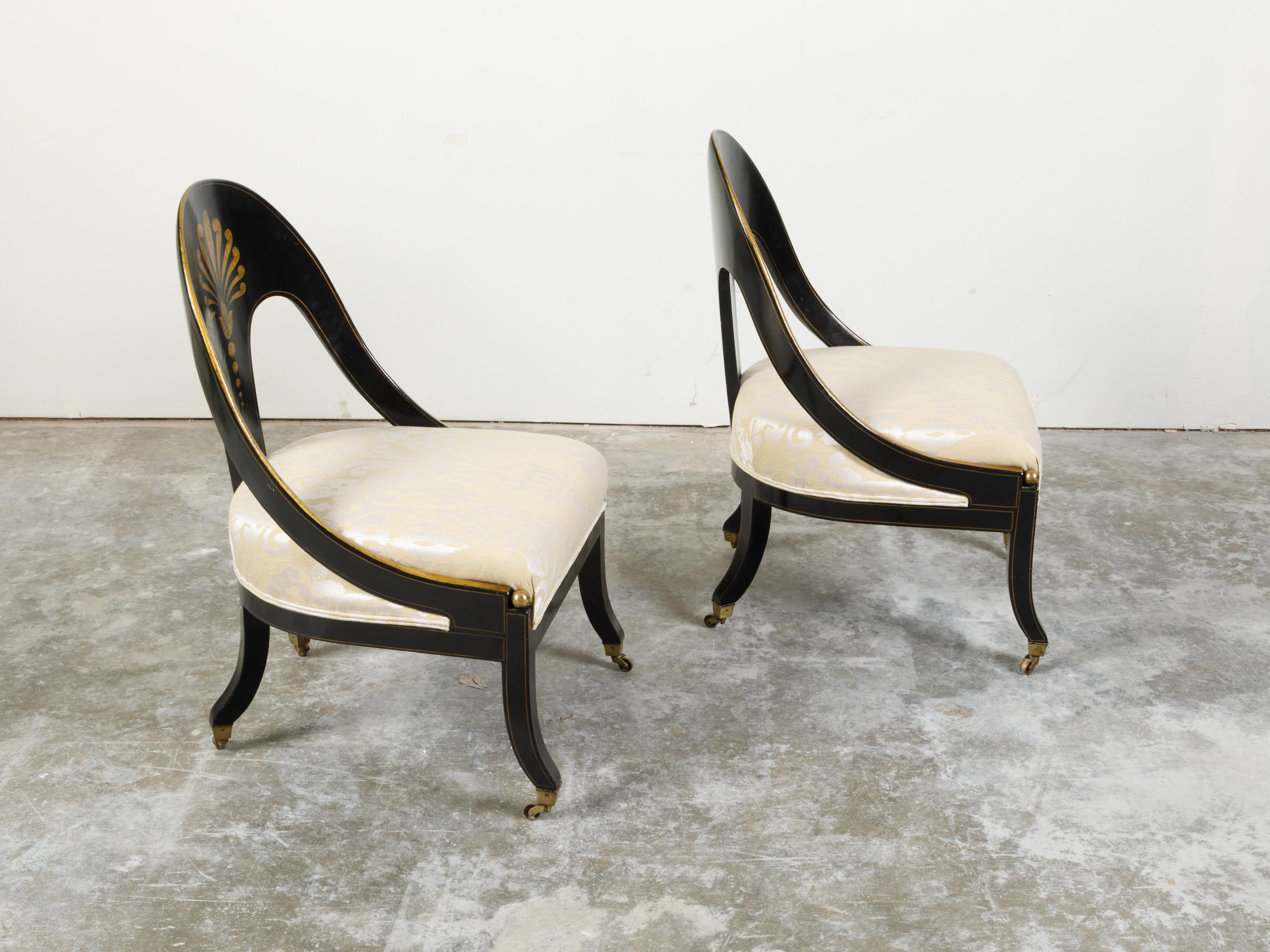 Pair of English Regency 19th Century Black and Gold Lacquer Spoon Back Chairs In Good Condition In Atlanta, GA