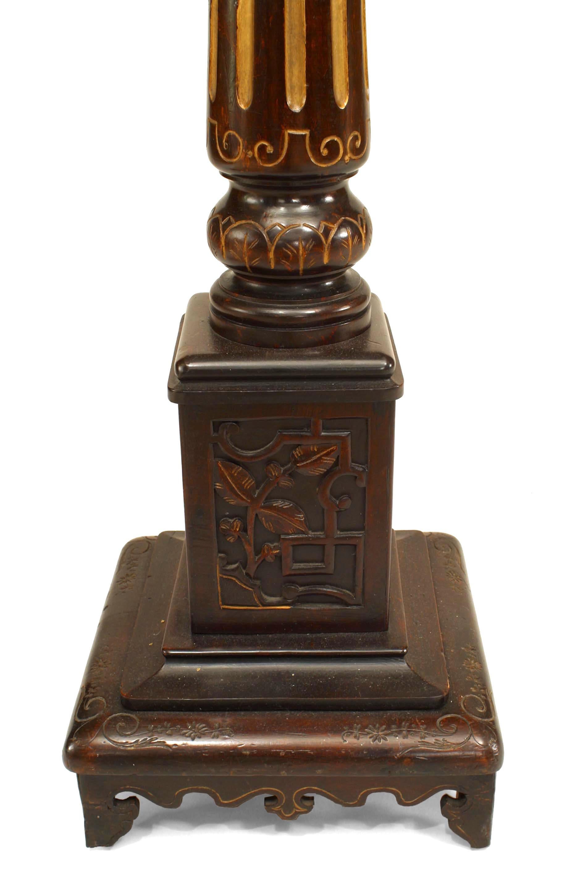 Pareja de pedestales de columna ingleses de la Regencia Dorado en venta