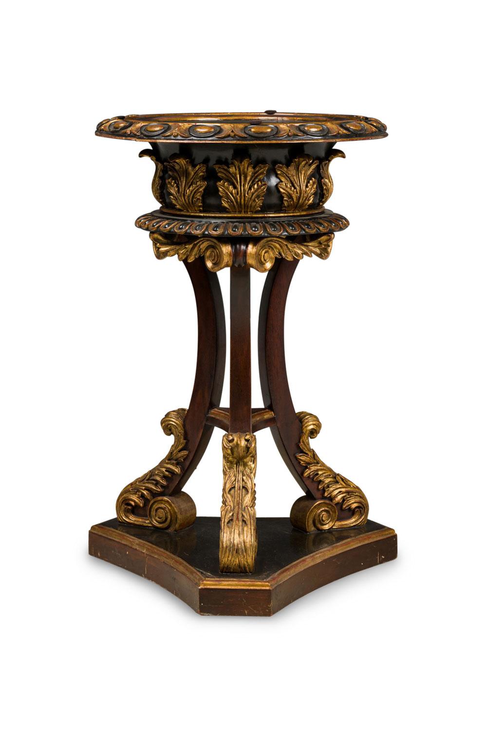 Britannico Pair of English Regency Ebony and Gilt 3 Leg Fernery in vendita