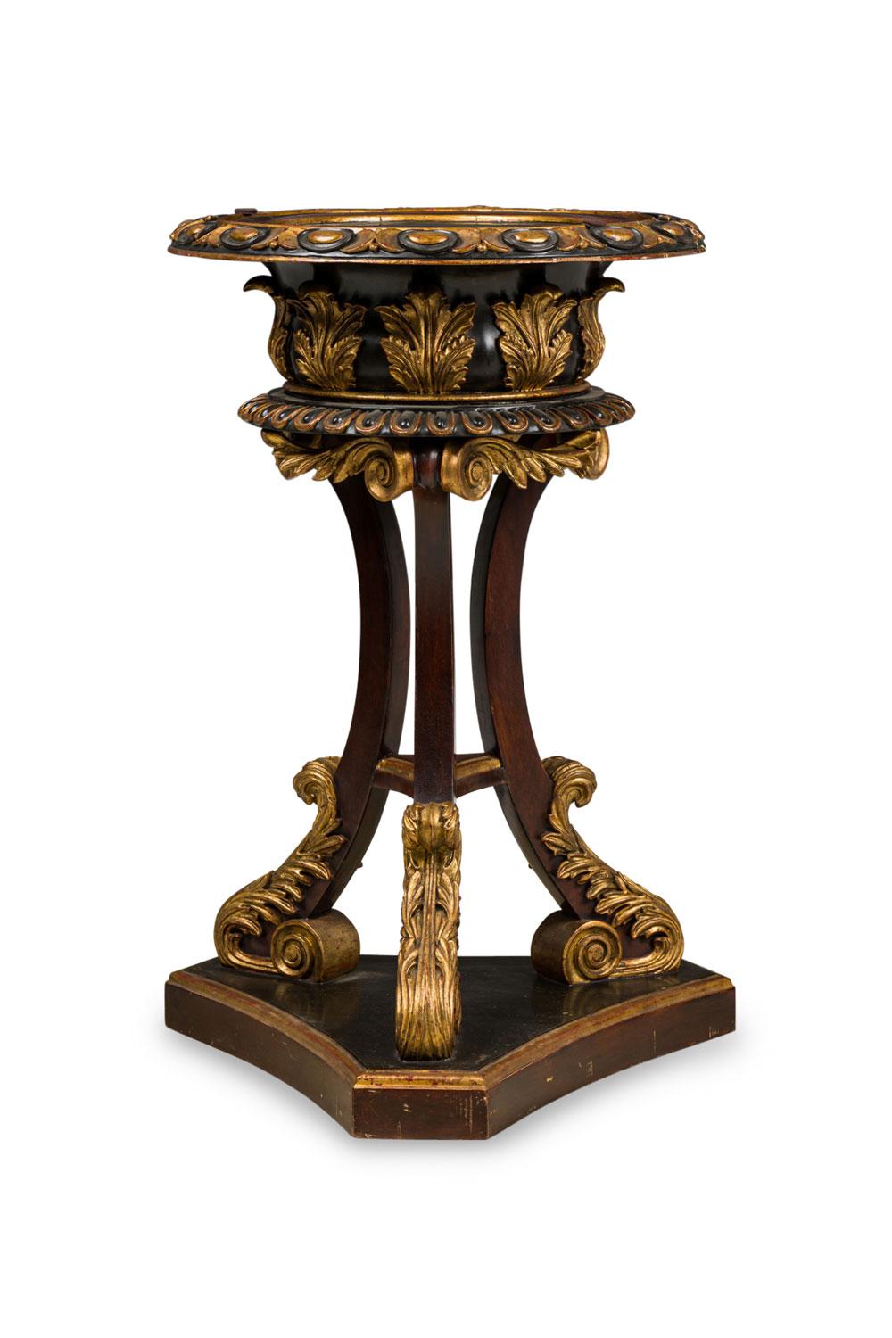 Pair of English Regency Ebony and Gilt 3 Leg Fernery In condizioni buone in vendita a Queens, NY