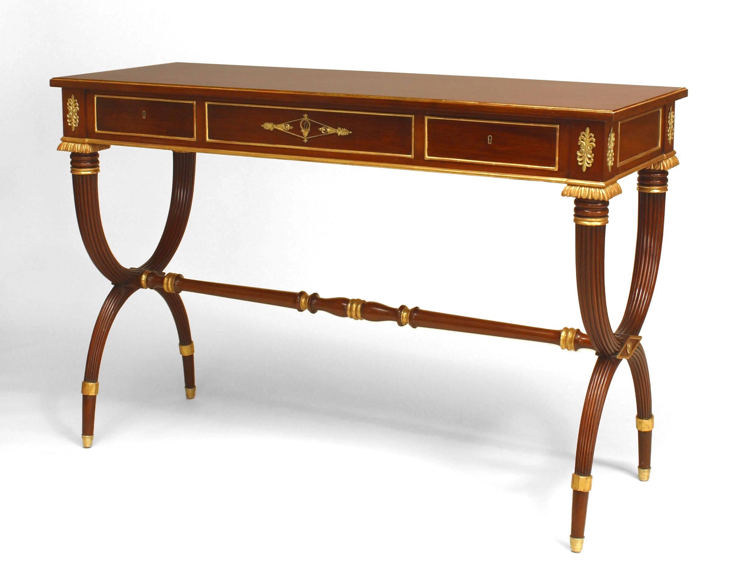 Pair of English Regency Mahogany Console Tables In Good Condition For Sale In New York, NY