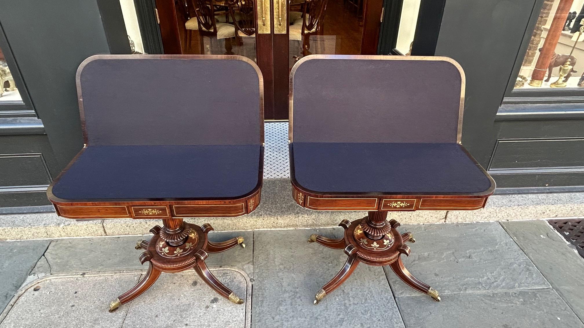 Paire de tables à cartes en bois de roi et vigne incrustée de laiton, C.I.C., de style Régence anglaise en vente 3