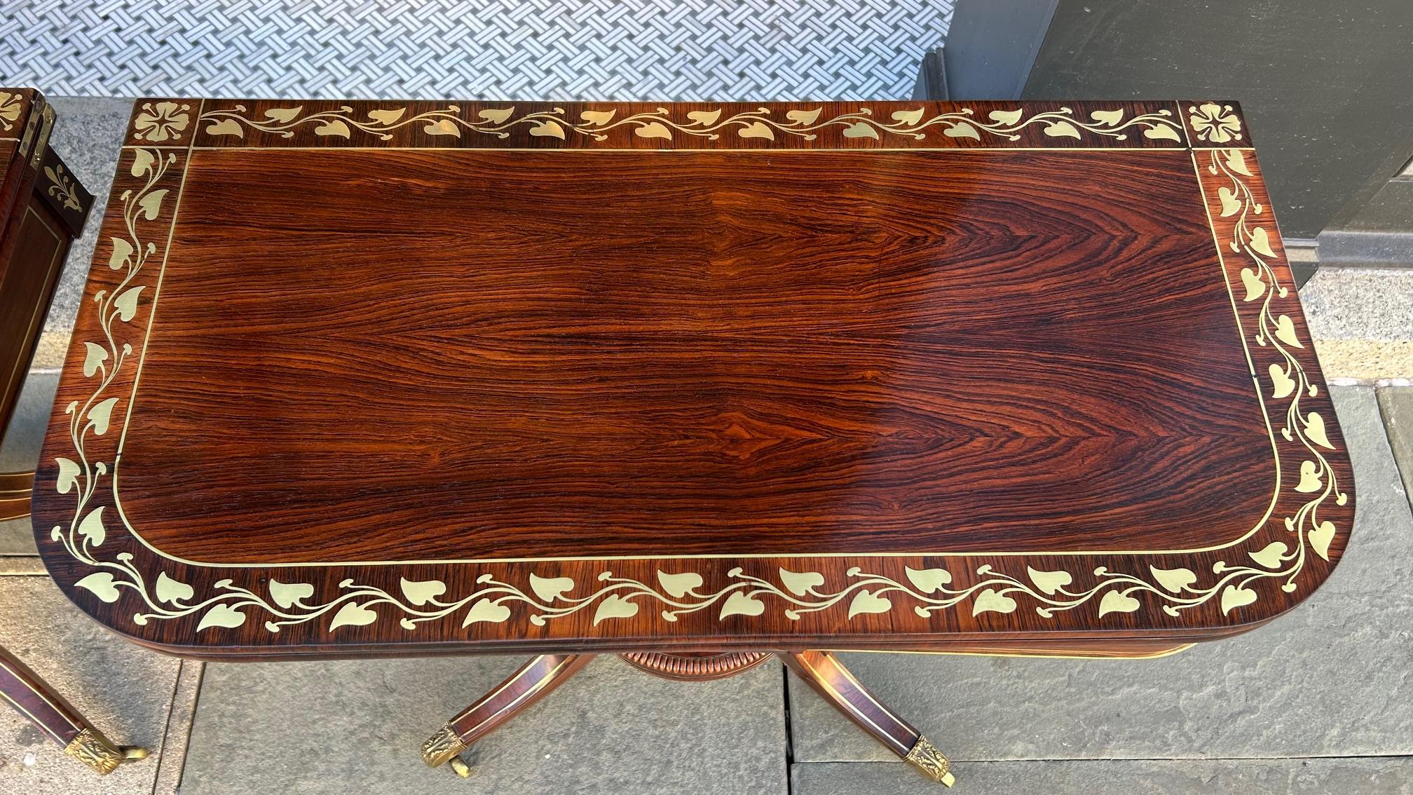 Paire de tables à cartes en bois de roi et vigne incrustée de laiton, C.I.C., de style Régence anglaise Excellent état - En vente à Charleston, SC