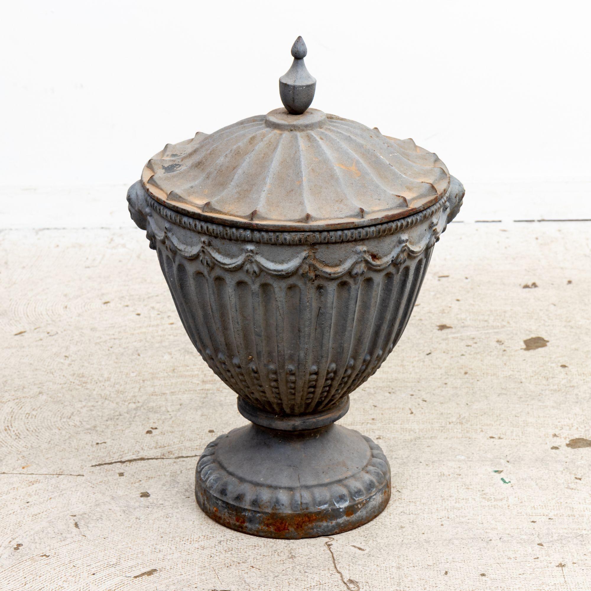 Pair of English Regency Lidded Urns, 19th Century For Sale 1