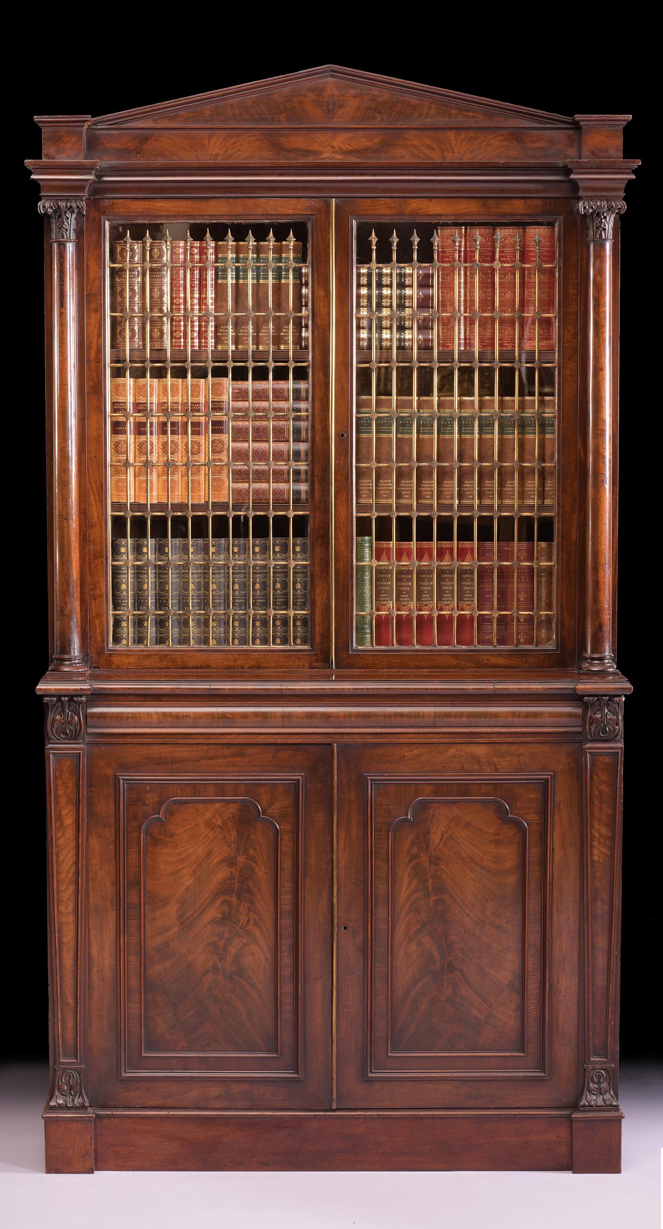 Pair of English Regency Mahogany Architectural Bookcases by Gillows of Lancaster In Good Condition In Dublin, IE