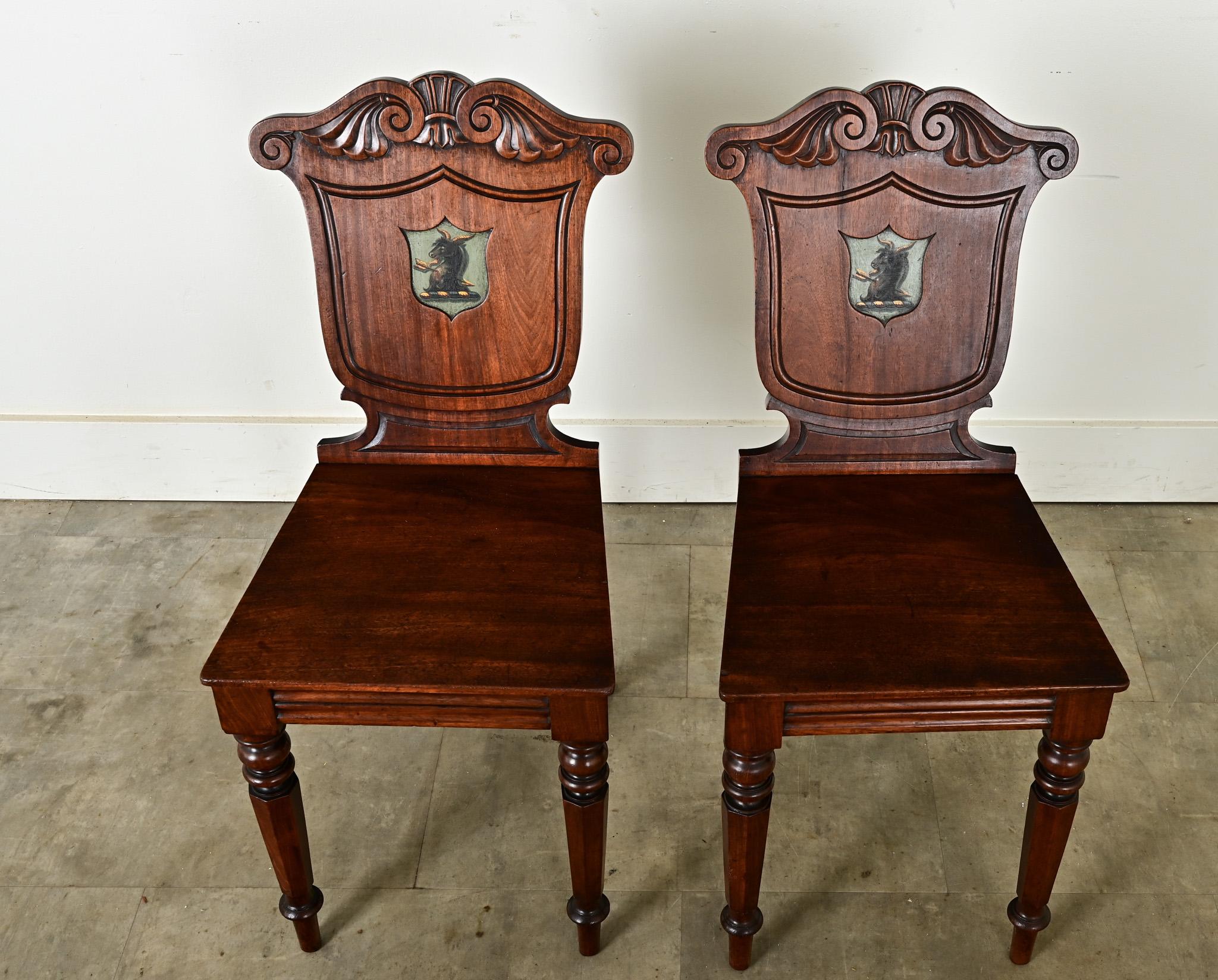 Pareja de sillas de salón inglesas de caoba de la Regencia Inglés en venta