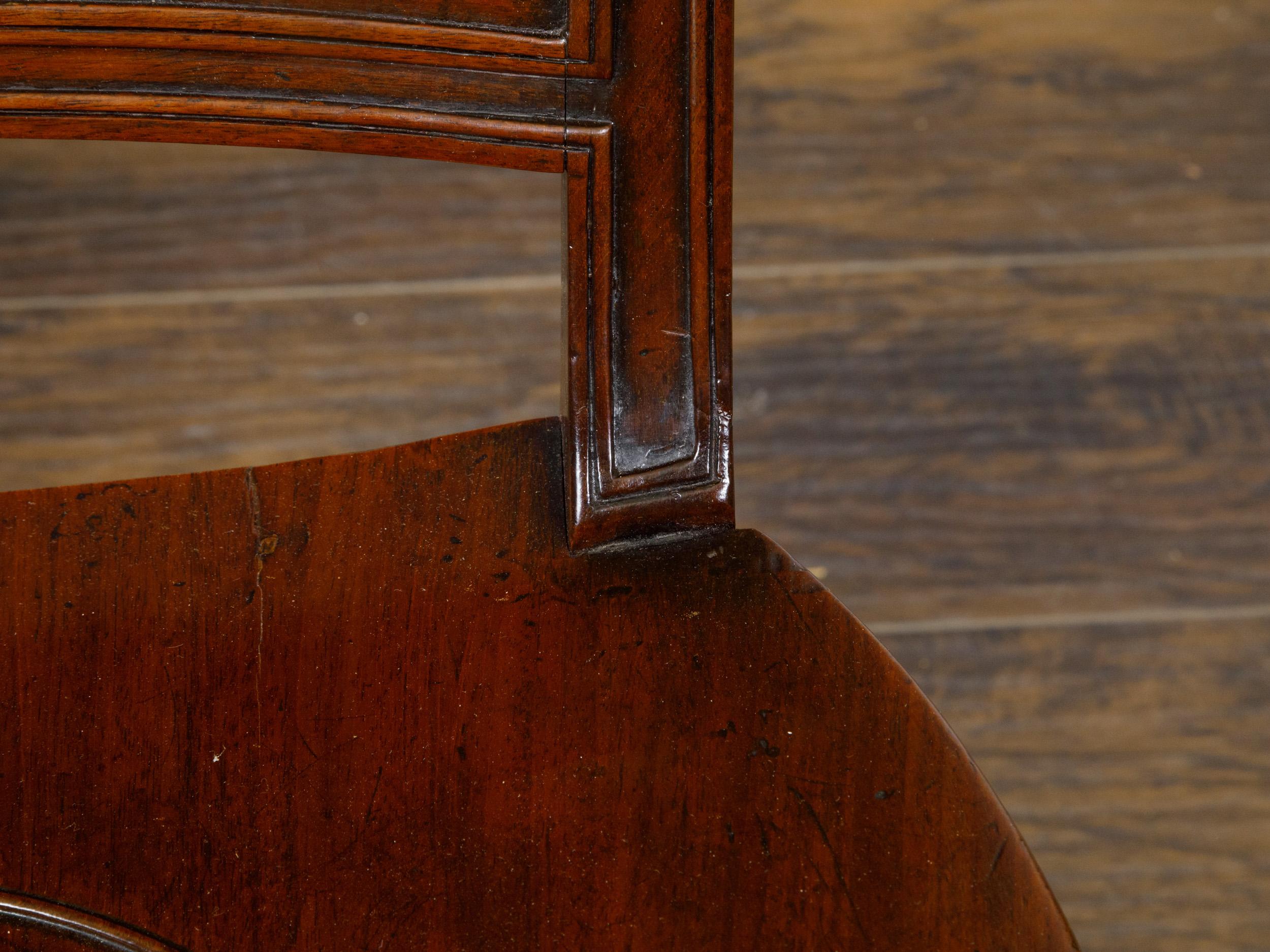 Paire de chaises de salon anglaises Regency en acajou avec accoudoirs peints en vente 3