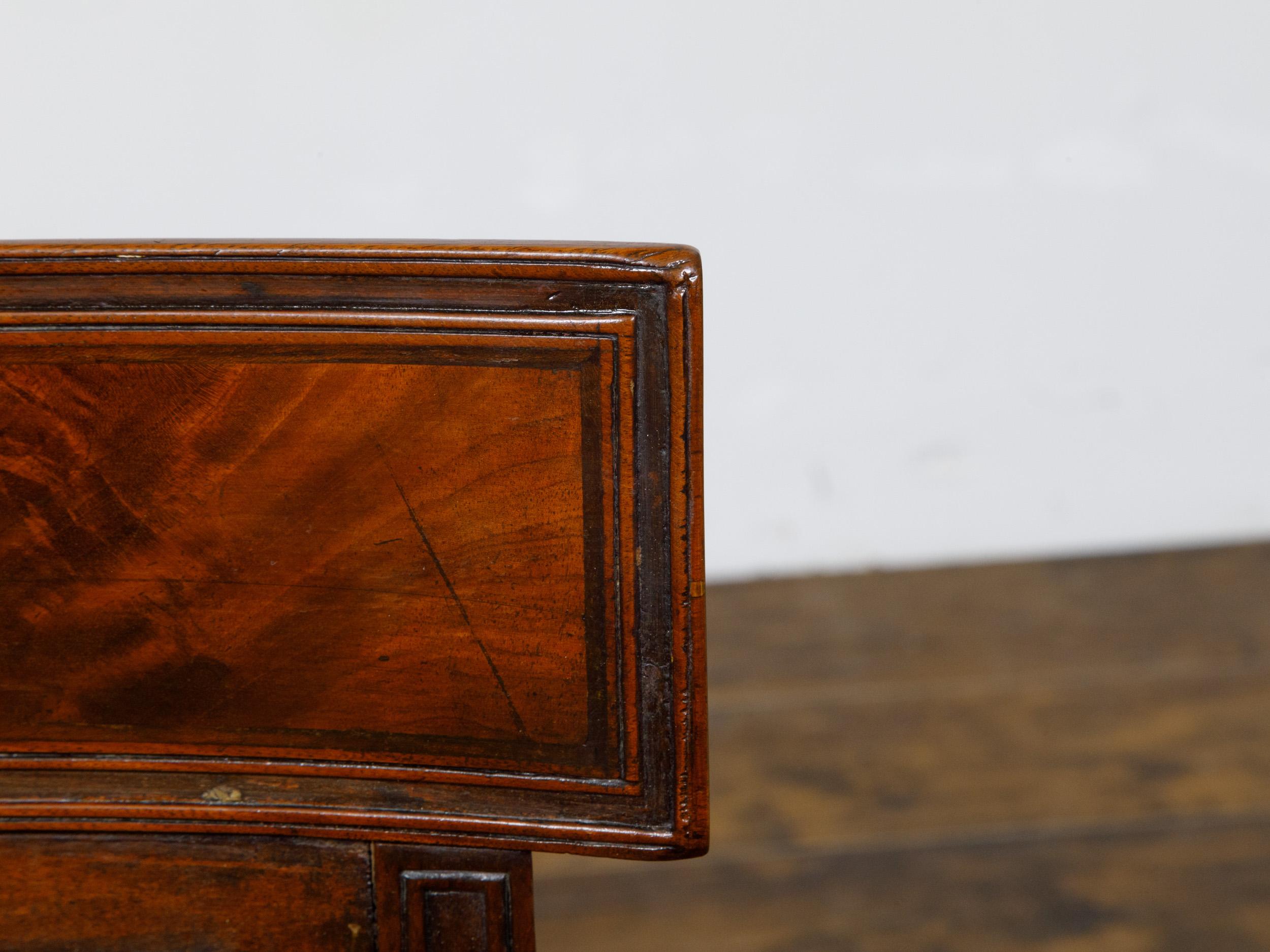 Paire de chaises de salon anglaises Regency en acajou avec accoudoirs peints en vente 2