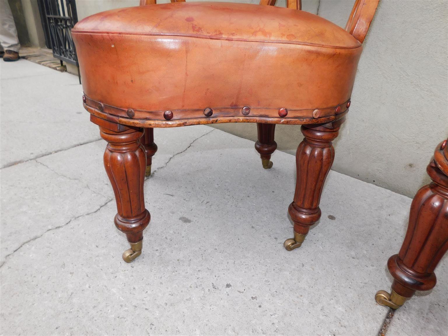 Coppia di poltrone inglesi Regency in mogano con rivestimento in pelle e gambe in giunco A.I.C. 1815 in vendita 3
