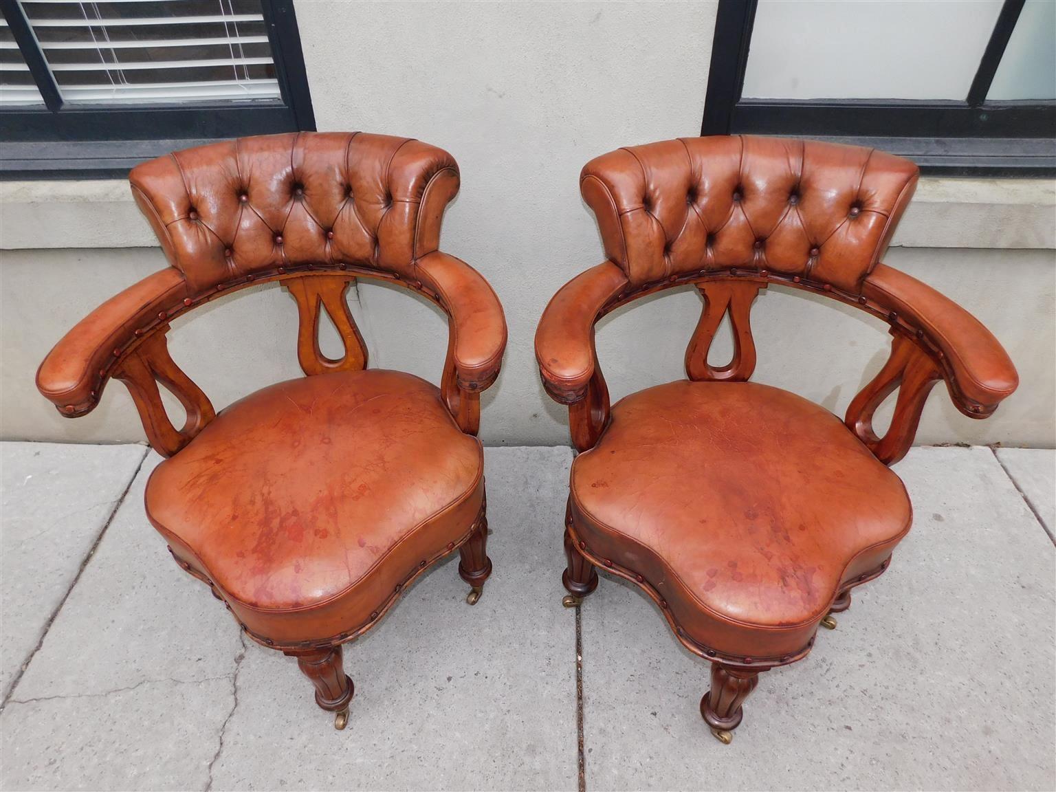 Coppia di poltrone inglesi Regency in mogano con rivestimento in pelle e gambe in giunco A.I.C. 1815 In condizioni ottime in vendita a Charleston, SC