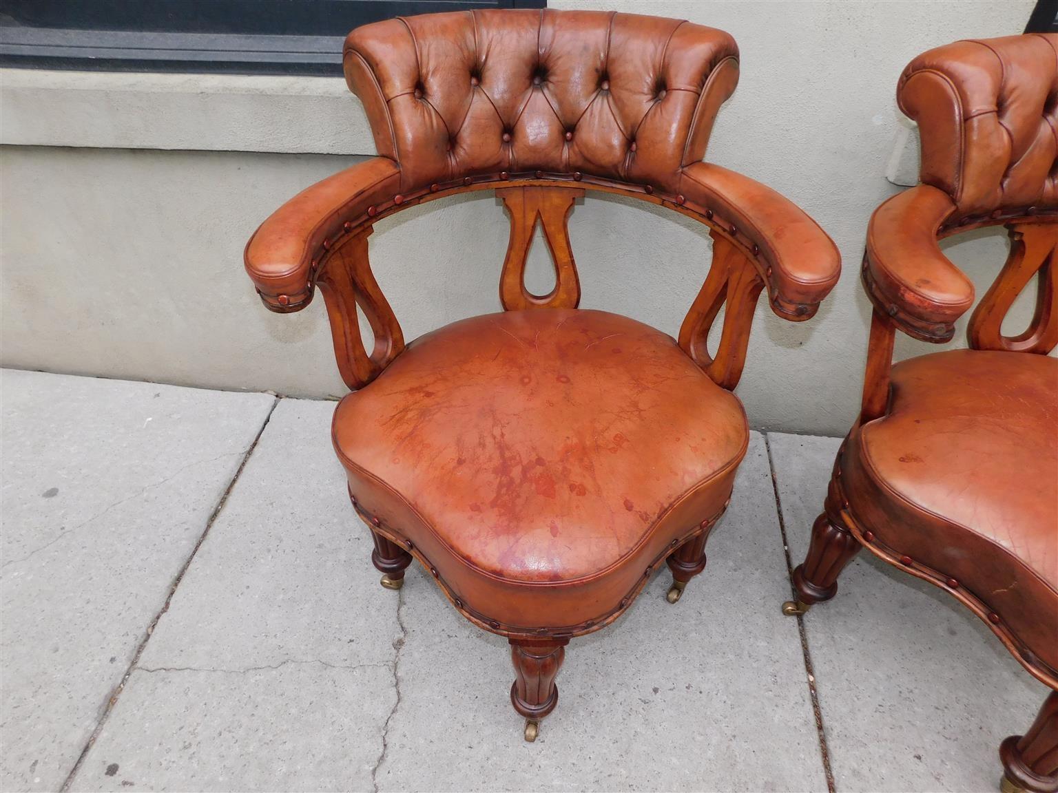 Inizio XIX secolo Coppia di poltrone inglesi Regency in mogano con rivestimento in pelle e gambe in giunco A.I.C. 1815 in vendita