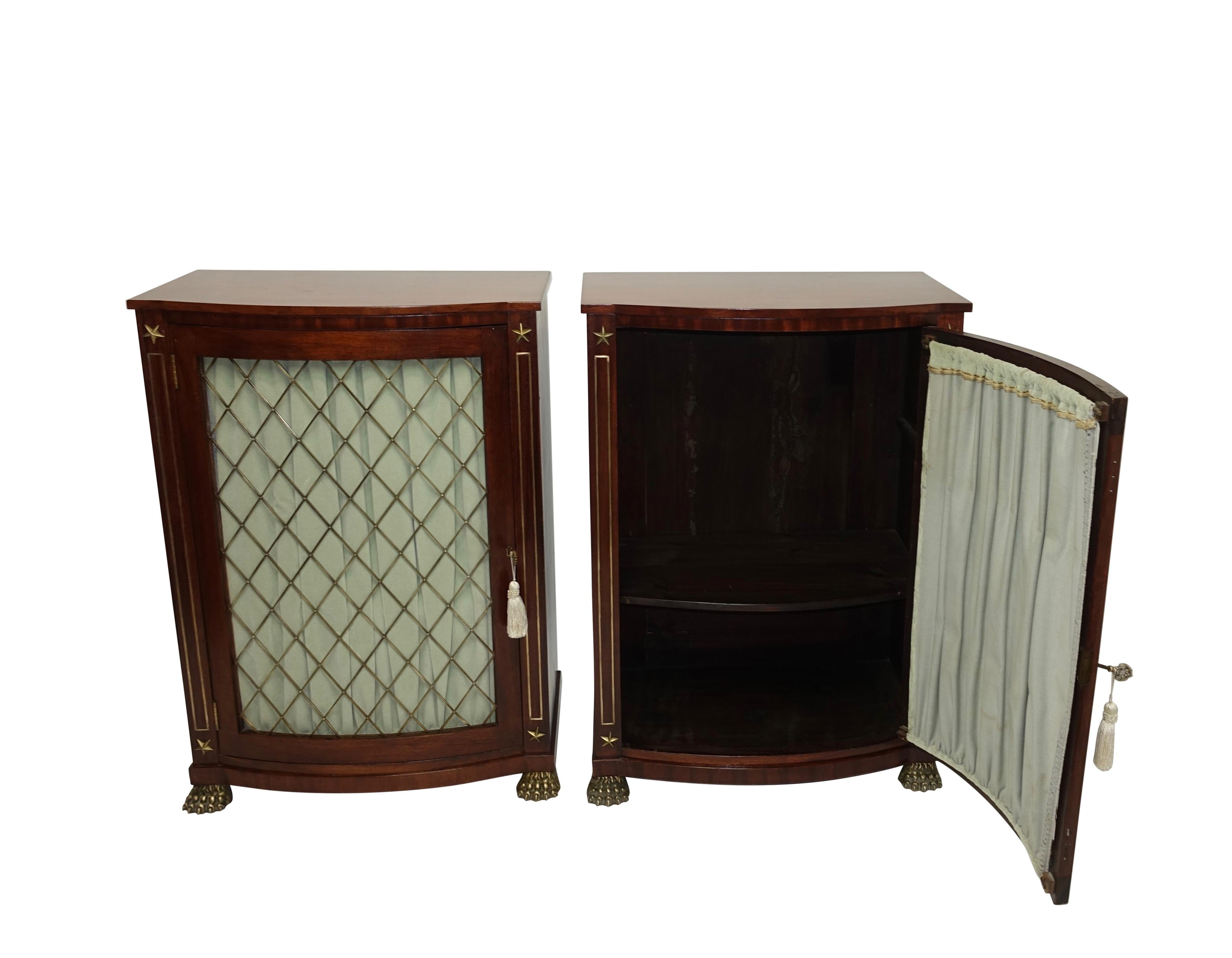Pair of English Regency Mahogany Side Cabinets with Brass Mounts, circa 1820 In Good Condition In San Francisco, CA