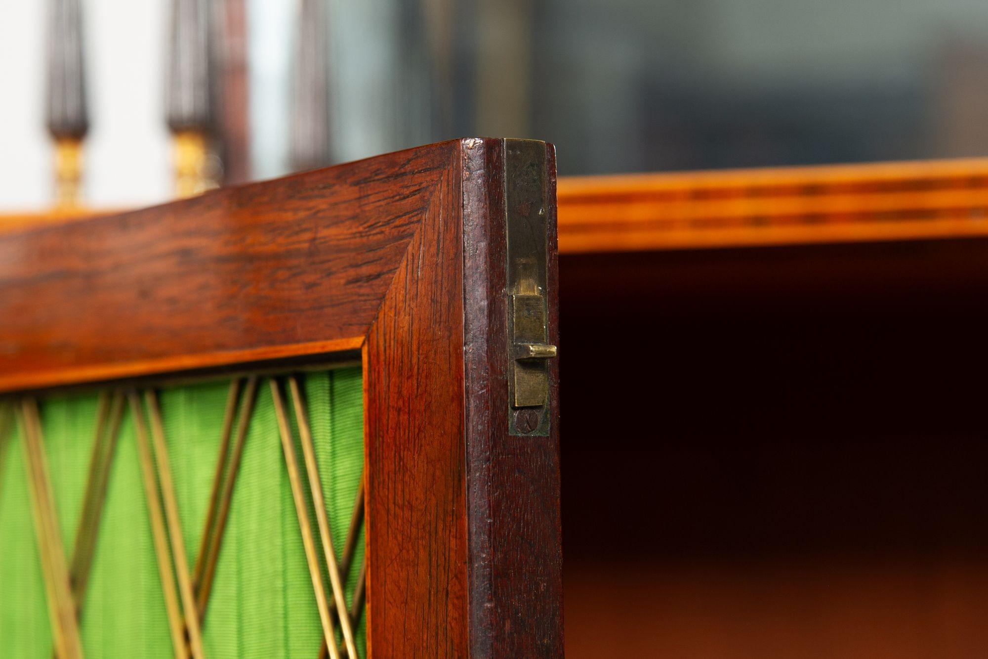 Coppia di armadi chiffoniers in legno di palissandro inglesi del 1810 ca. in vendita 5