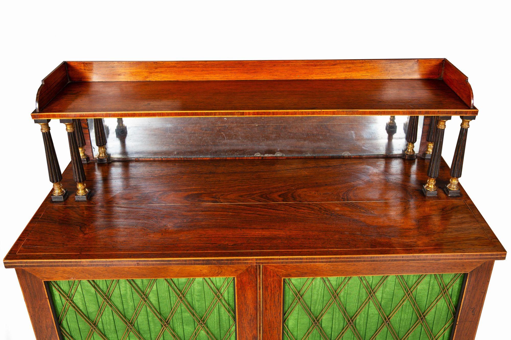 Coppia di armadi chiffoniers in legno di palissandro inglesi del 1810 ca. in vendita 7