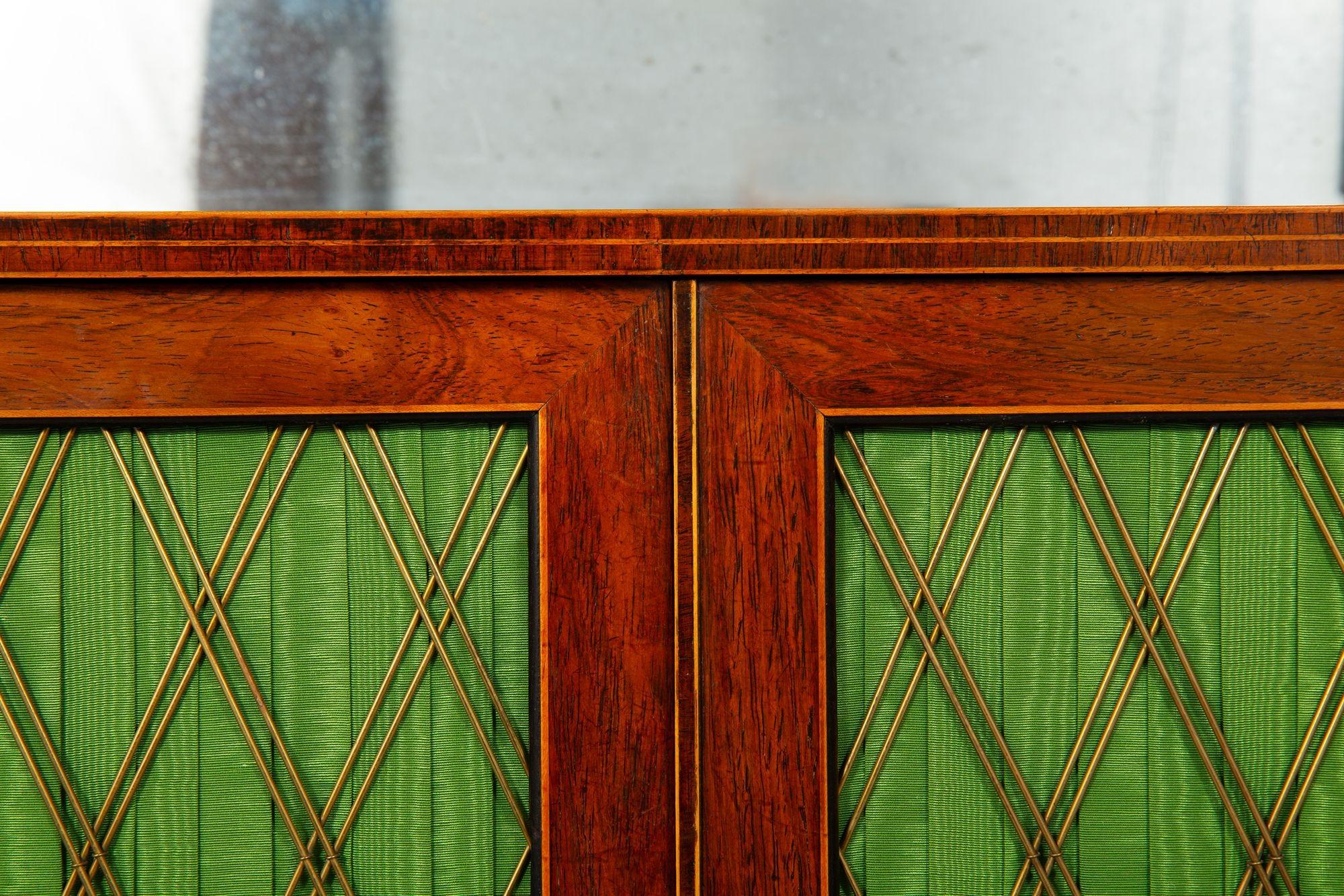 Coppia di armadi chiffoniers in legno di palissandro inglesi del 1810 ca. in vendita 10