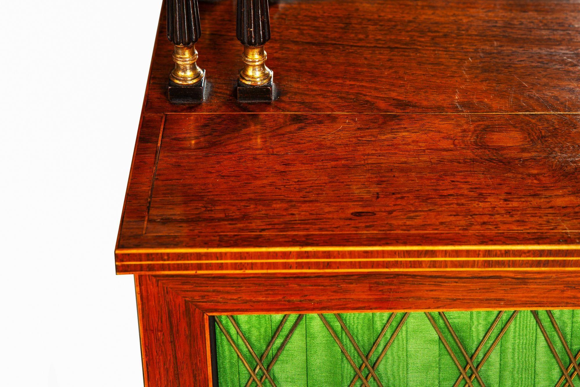 Coppia di armadi chiffoniers in legno di palissandro inglesi del 1810 ca. in vendita 12