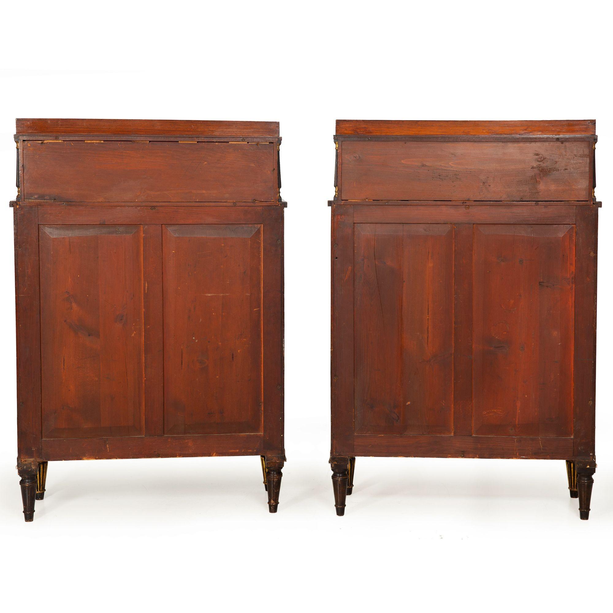 Ebanizzato Coppia di armadi chiffoniers in legno di palissandro inglesi del 1810 ca. in vendita