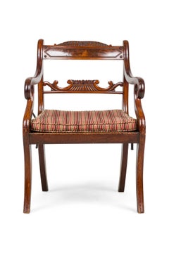 Paire de fauteuils de style Regency anglais avec coussin rose et marron