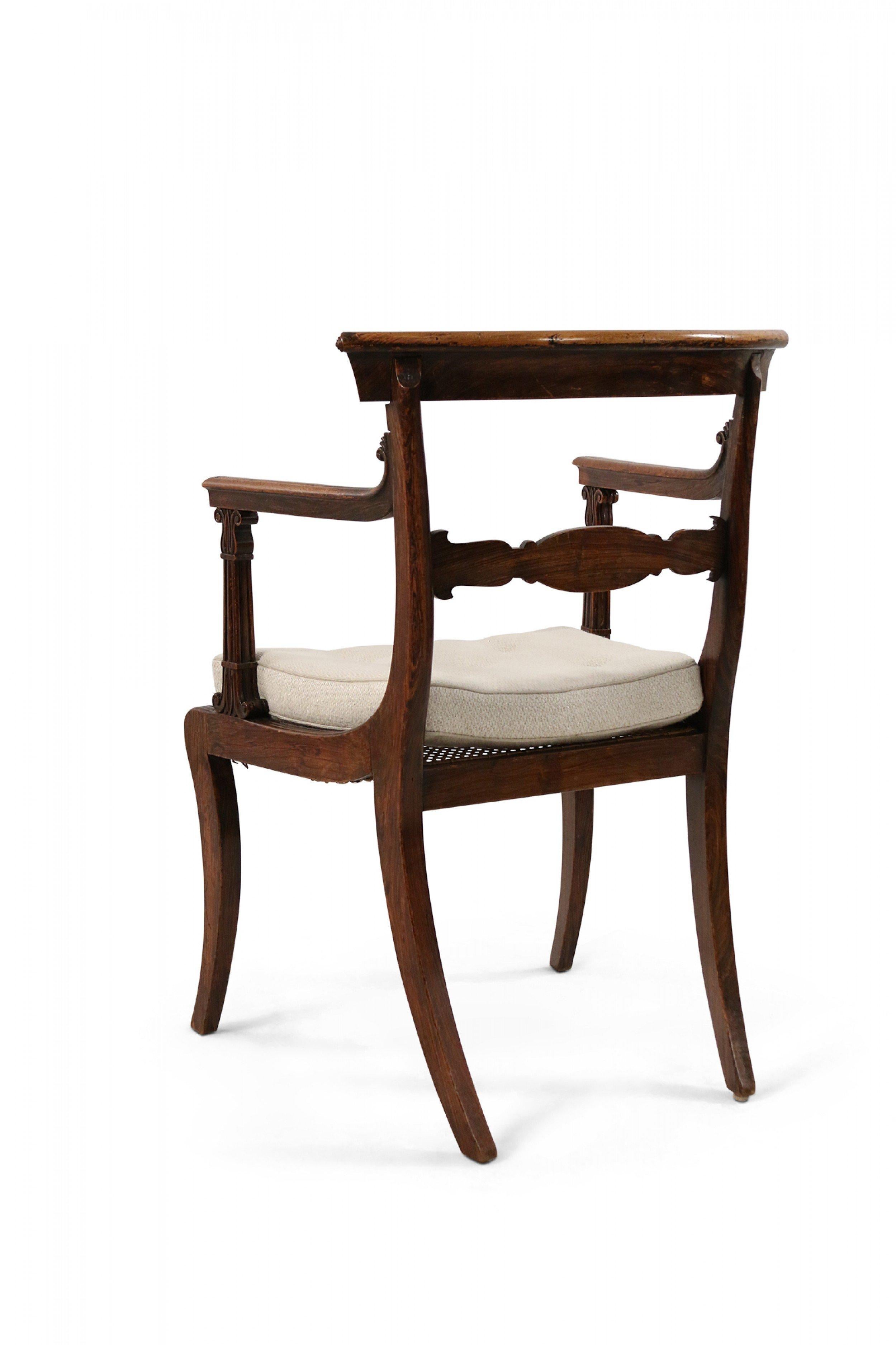 Paar englische Sessel im Regency-Stil mit Messingintarsien aus Eichenholz und Schilfrohr im Zustand „Gut“ im Angebot in New York, NY