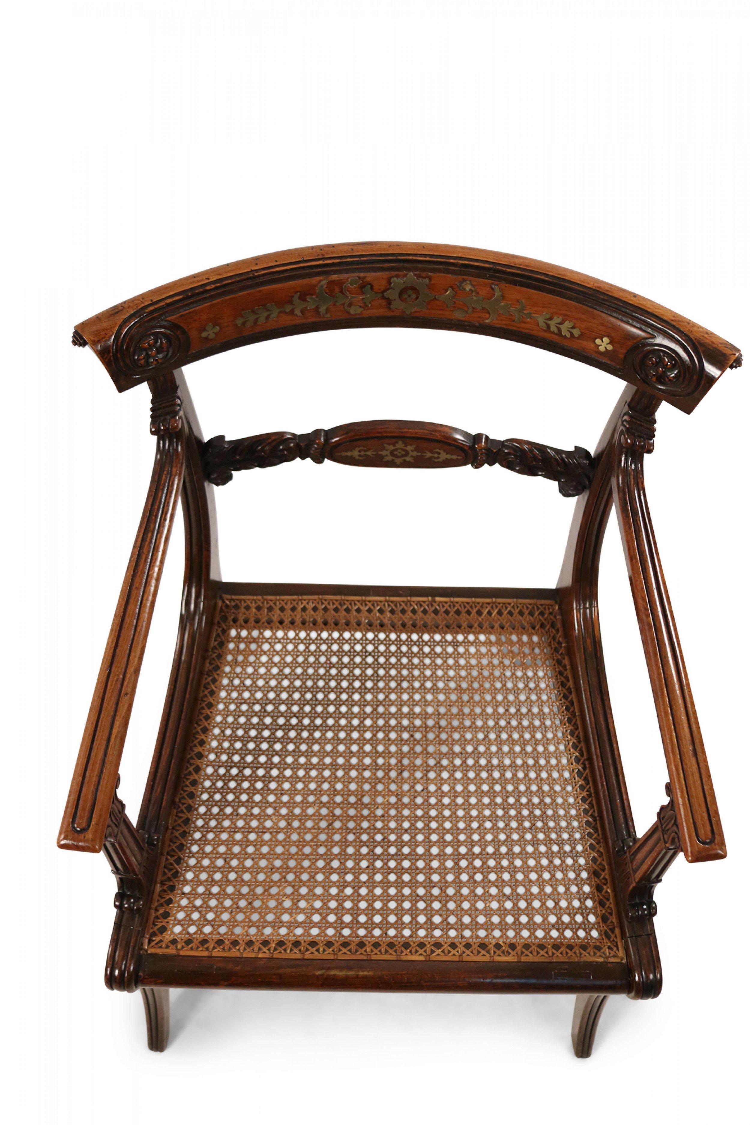 Paar englische Sessel im Regency-Stil mit Messingintarsien aus Eichenholz und Schilfrohr im Angebot 2