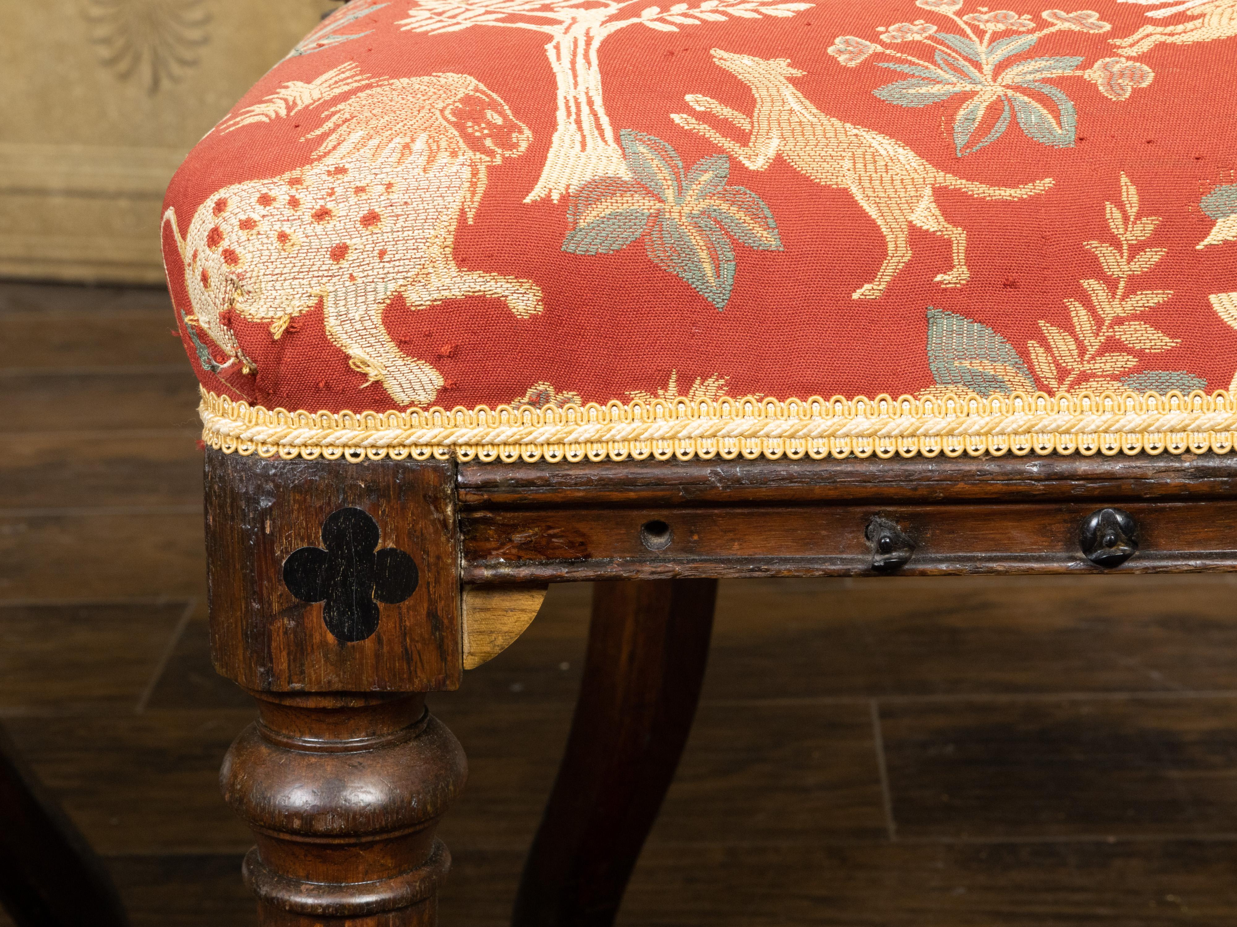 Paar geschnitzte Klismos-Stühle aus Eiche im englischen Regency-Stil mit Hufeisenrückenlehnen im Angebot 1