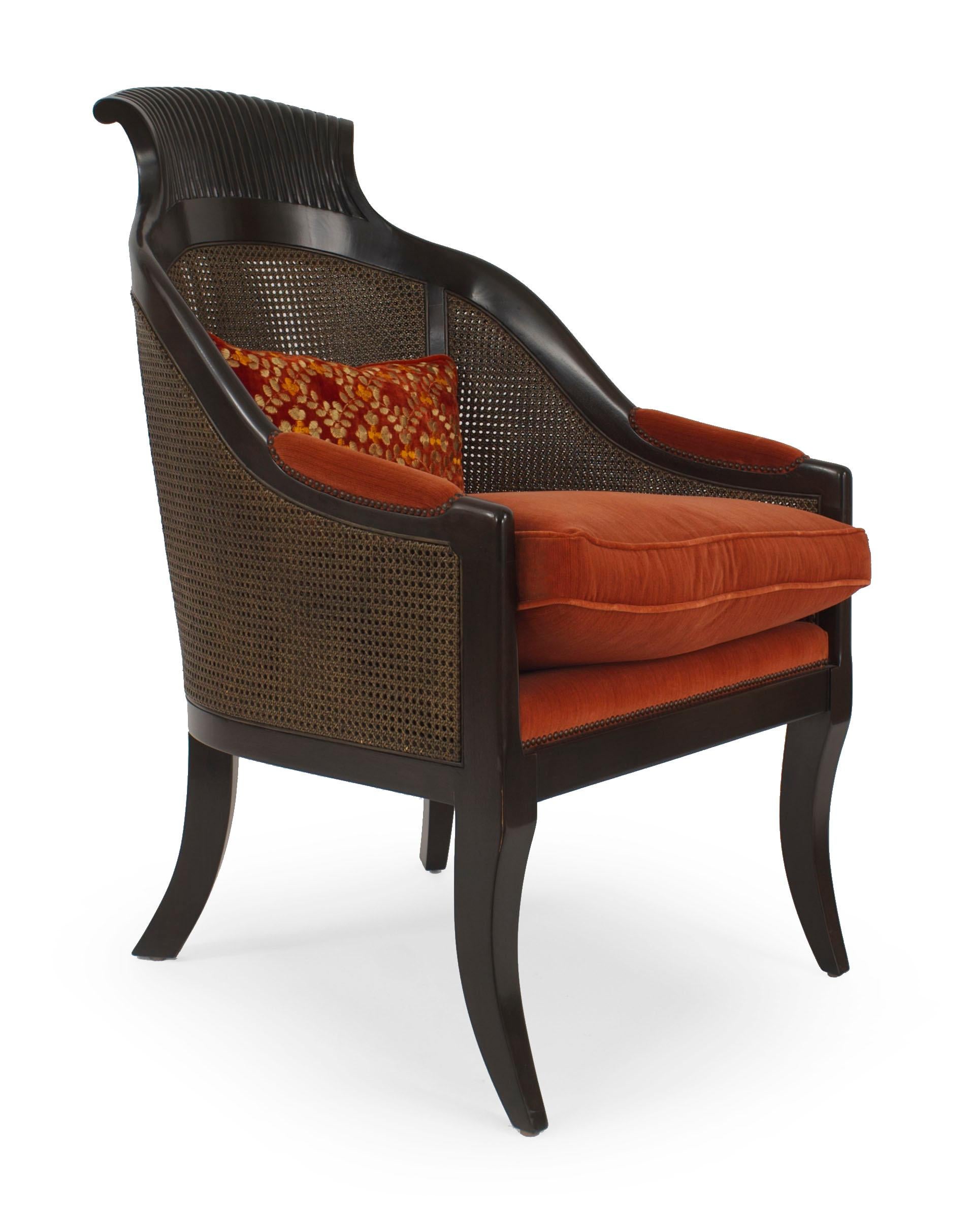 Britannique Paire de fauteuils de style English Regency en velours rouille en vente