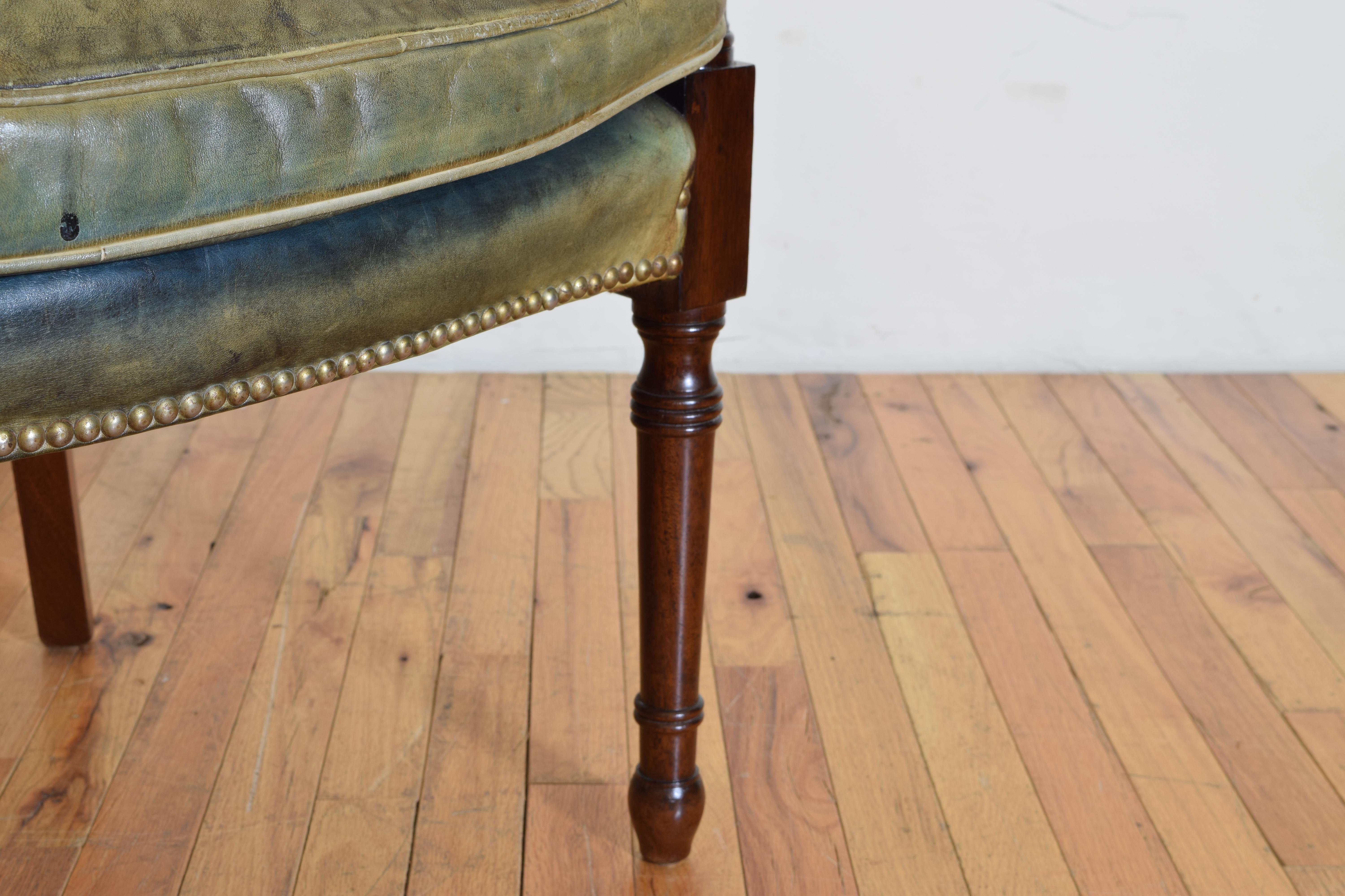 Pair of English Regency Style Mahogany Club Chairs in Green Leather 20th Century 6