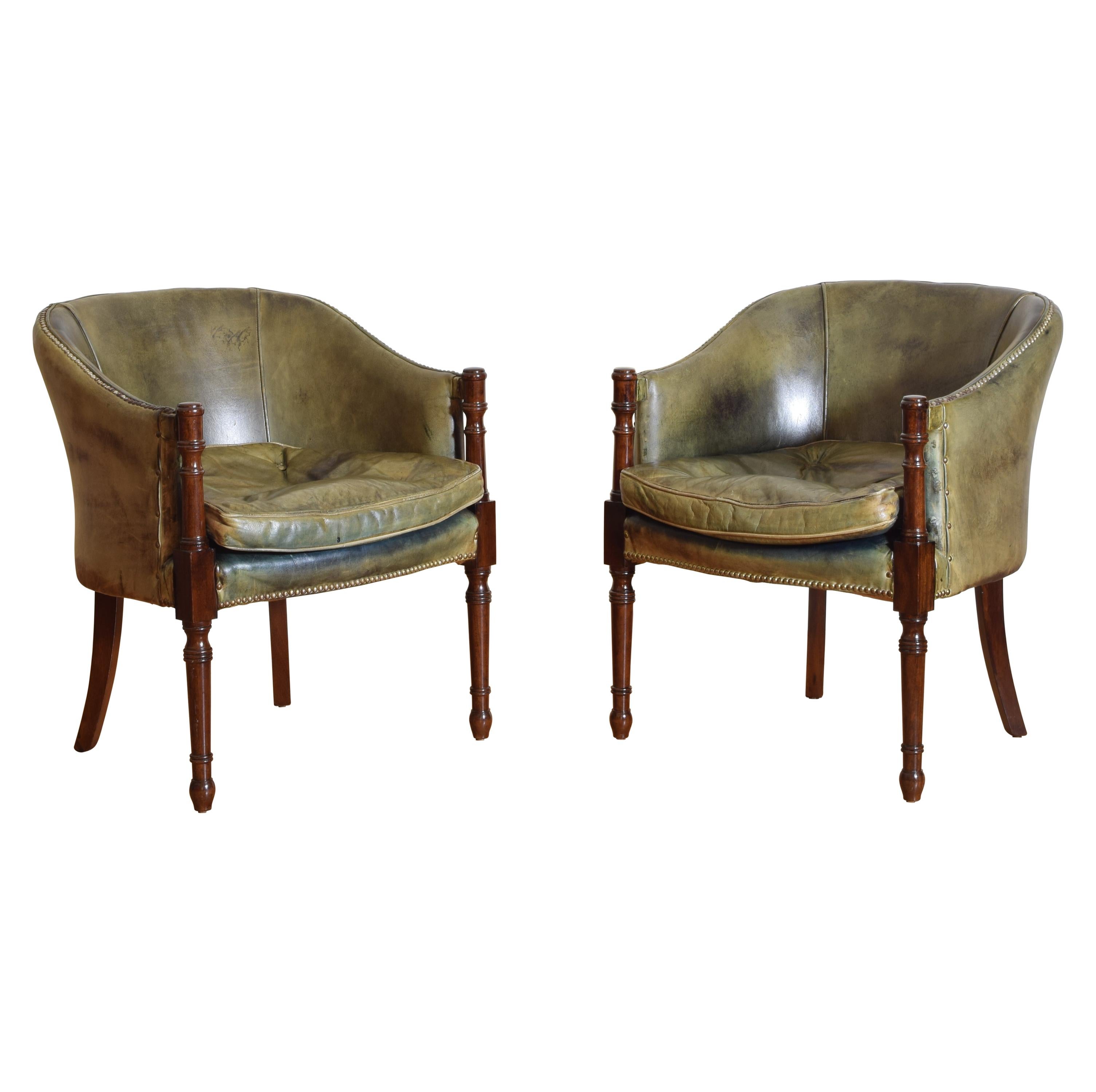 Pair of English Regency Style Mahogany Club Chairs in Green Leather 20th Century