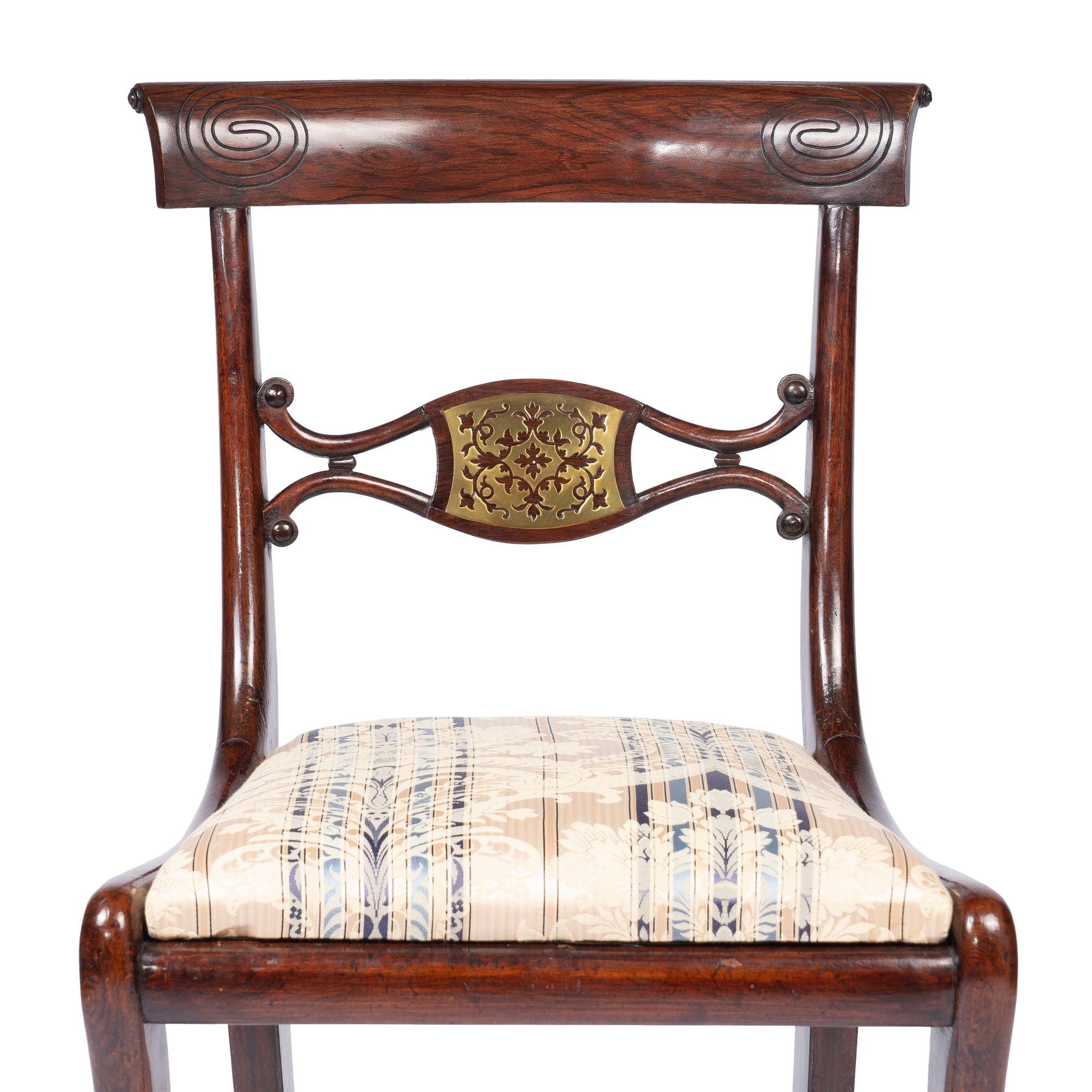 Paar englische Regency-Beistellstühle mit gepolsterten Sesseln und Sessel ohne Armlehne, 1815 im Angebot 5