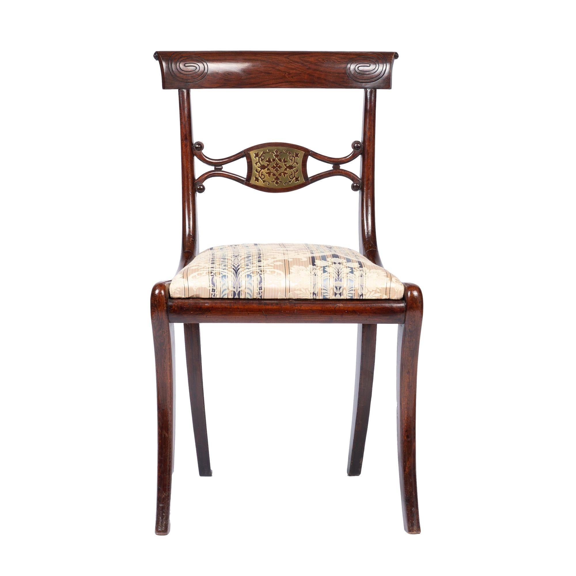 Paar englische Regency-Beistellstühle mit gepolsterten Sesseln und Sessel ohne Armlehne, 1815 (Englisch) im Angebot