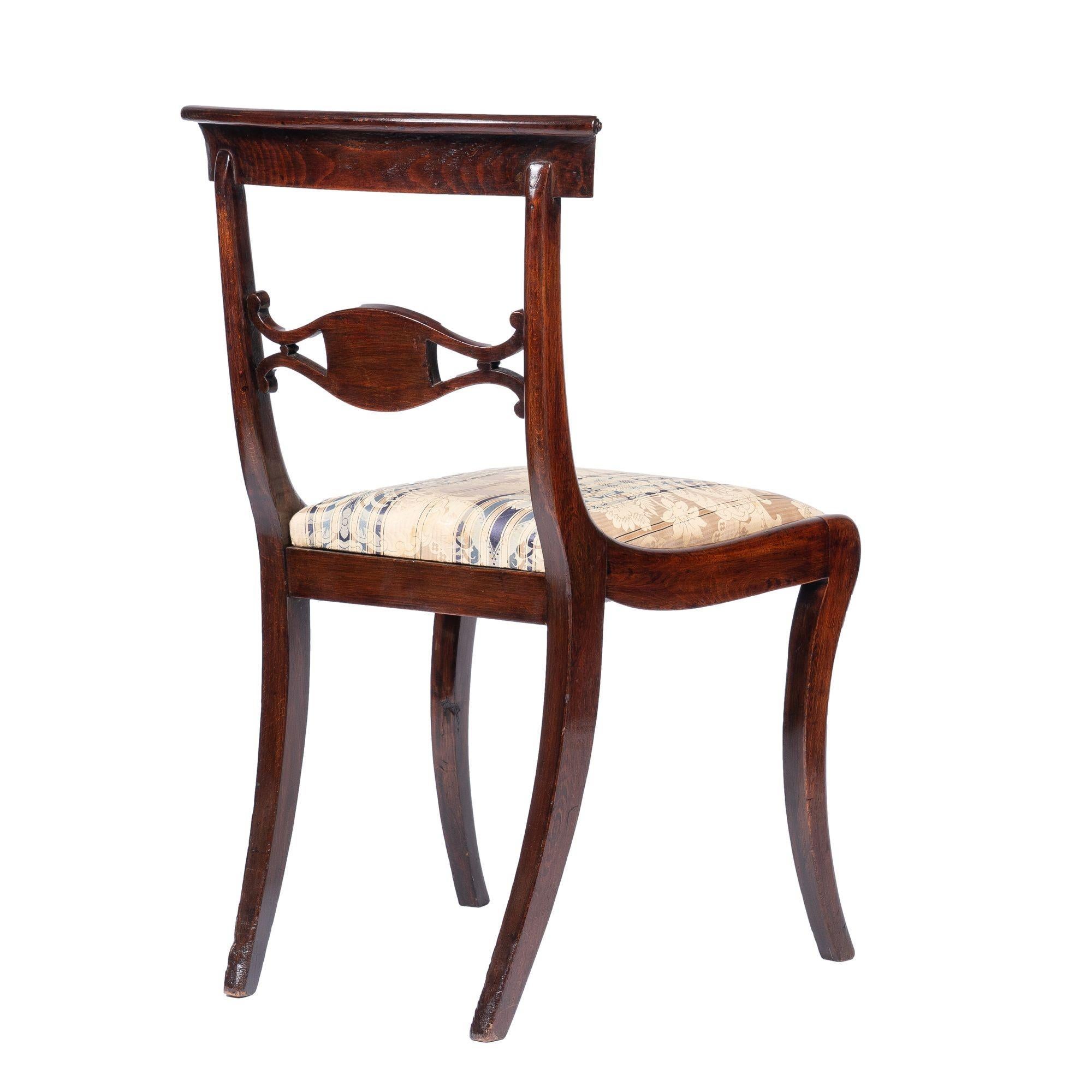Paar englische Regency-Beistellstühle mit gepolsterten Sesseln und Sessel ohne Armlehne, 1815 im Angebot 2