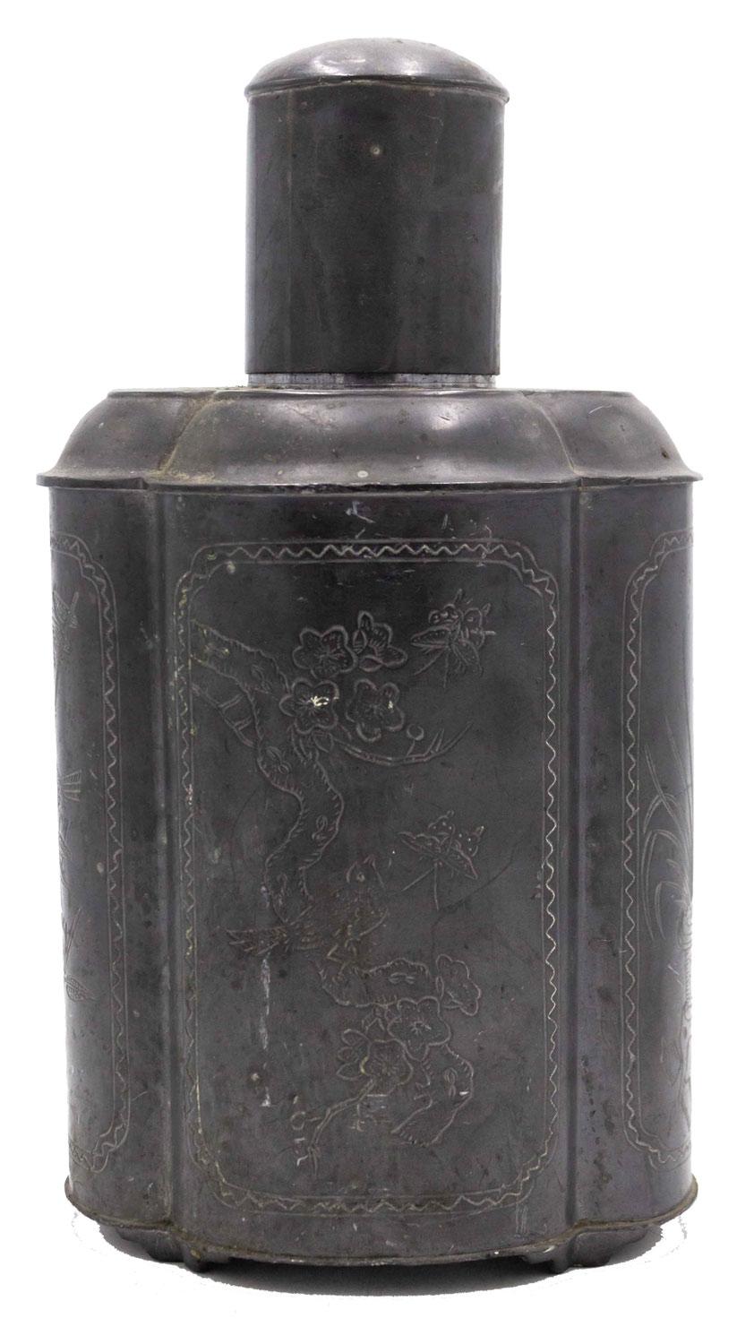 Pair of English Renaissance Style Pewter Tea Vases In Good Condition For Sale In Queens, NY