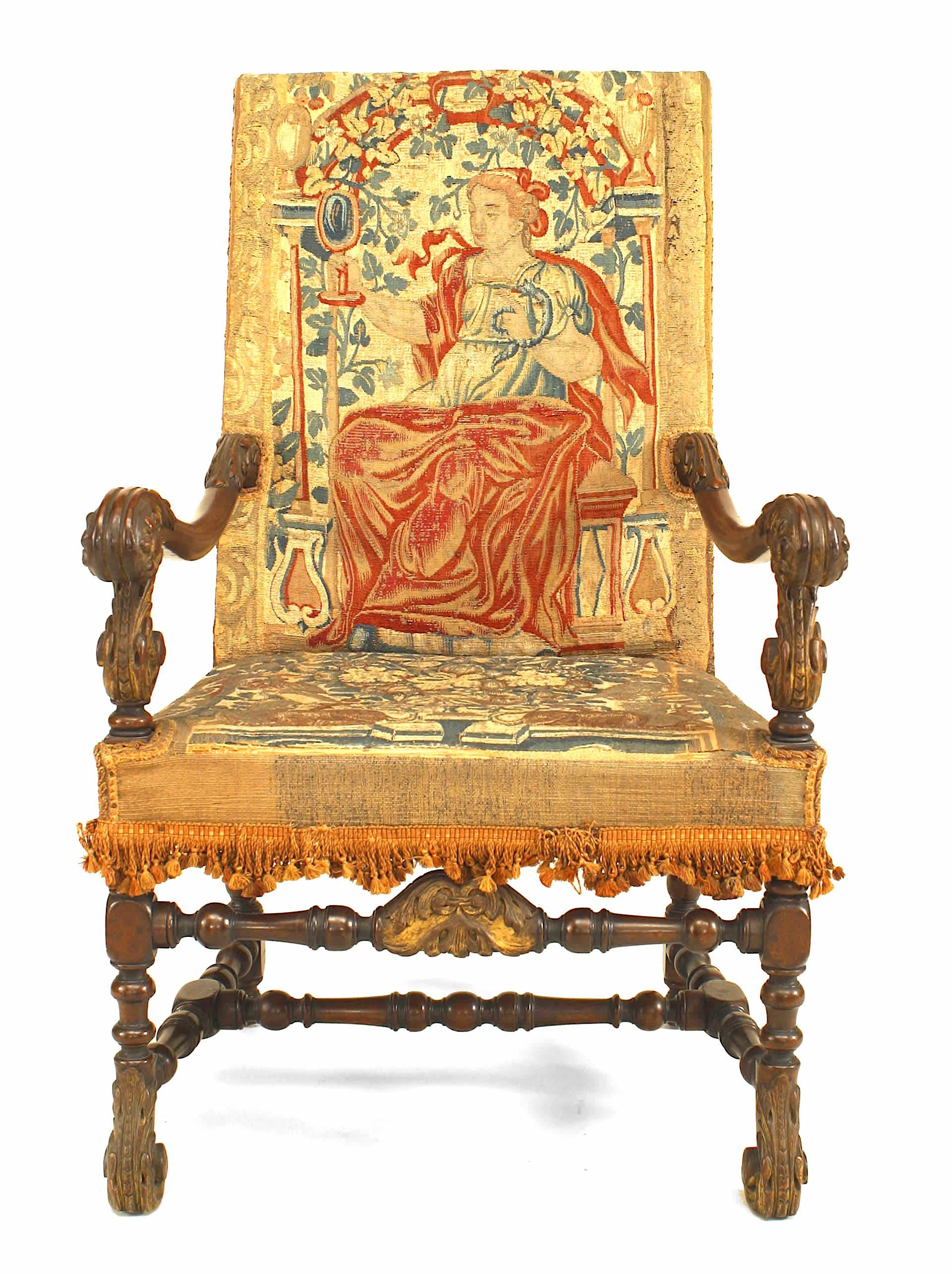 Néo-Renaissance Paire de chaises à tapisserie en noyer de la Renaissance anglaise en vente