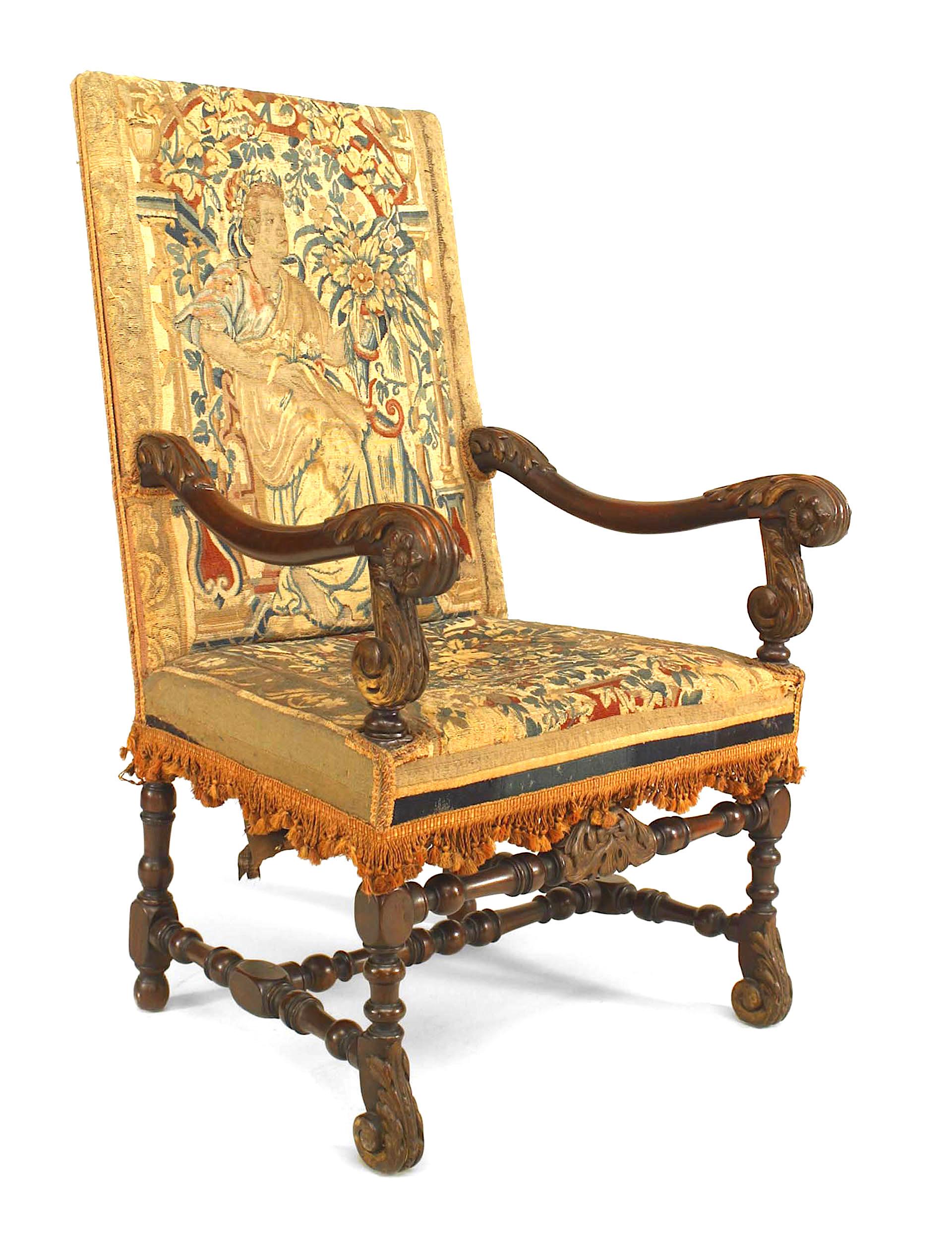 Britannique Paire de chaises à tapisserie en noyer de la Renaissance anglaise en vente