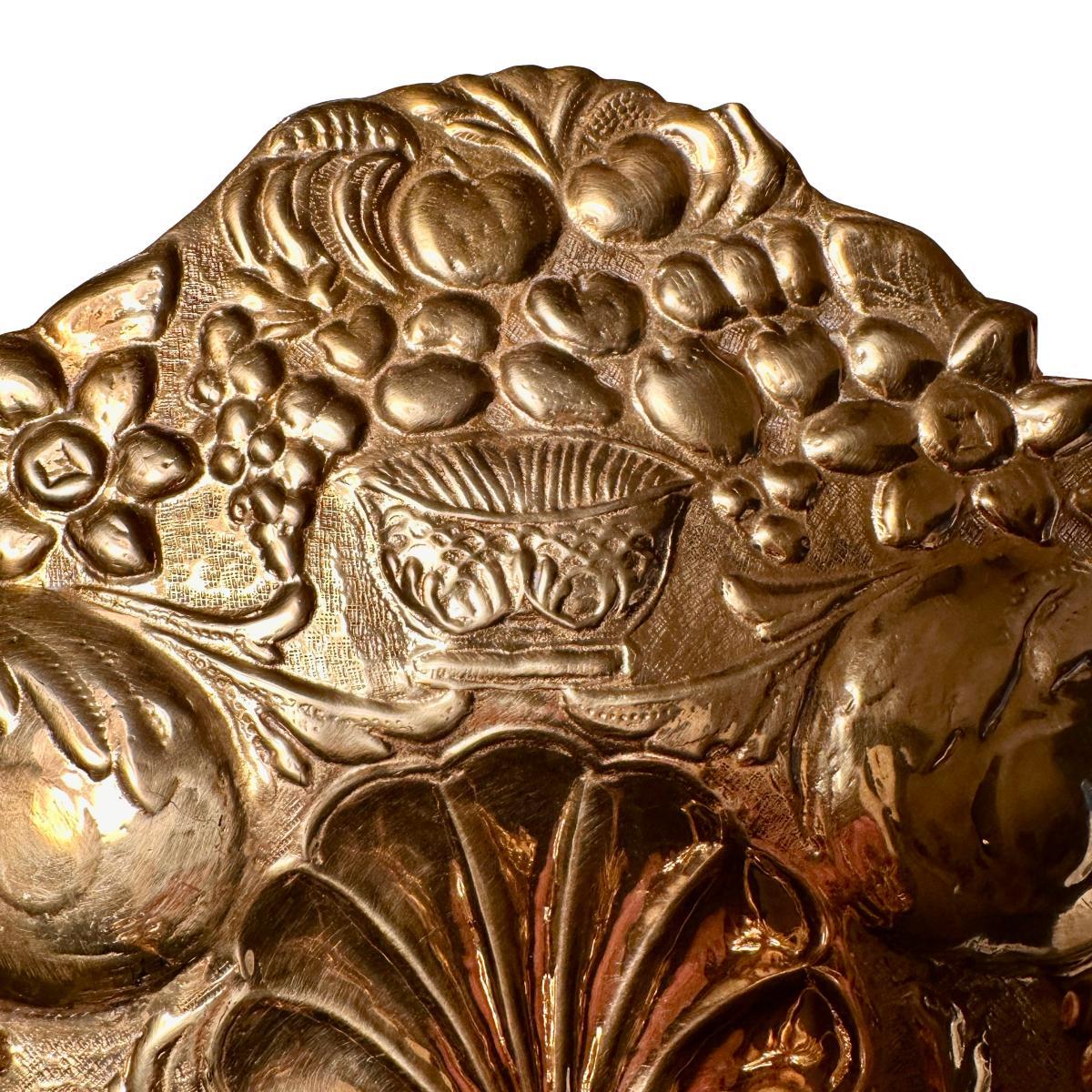 Coppia di sconsigliere inglesi in Repoussé In condizioni buone in vendita a New York, NY