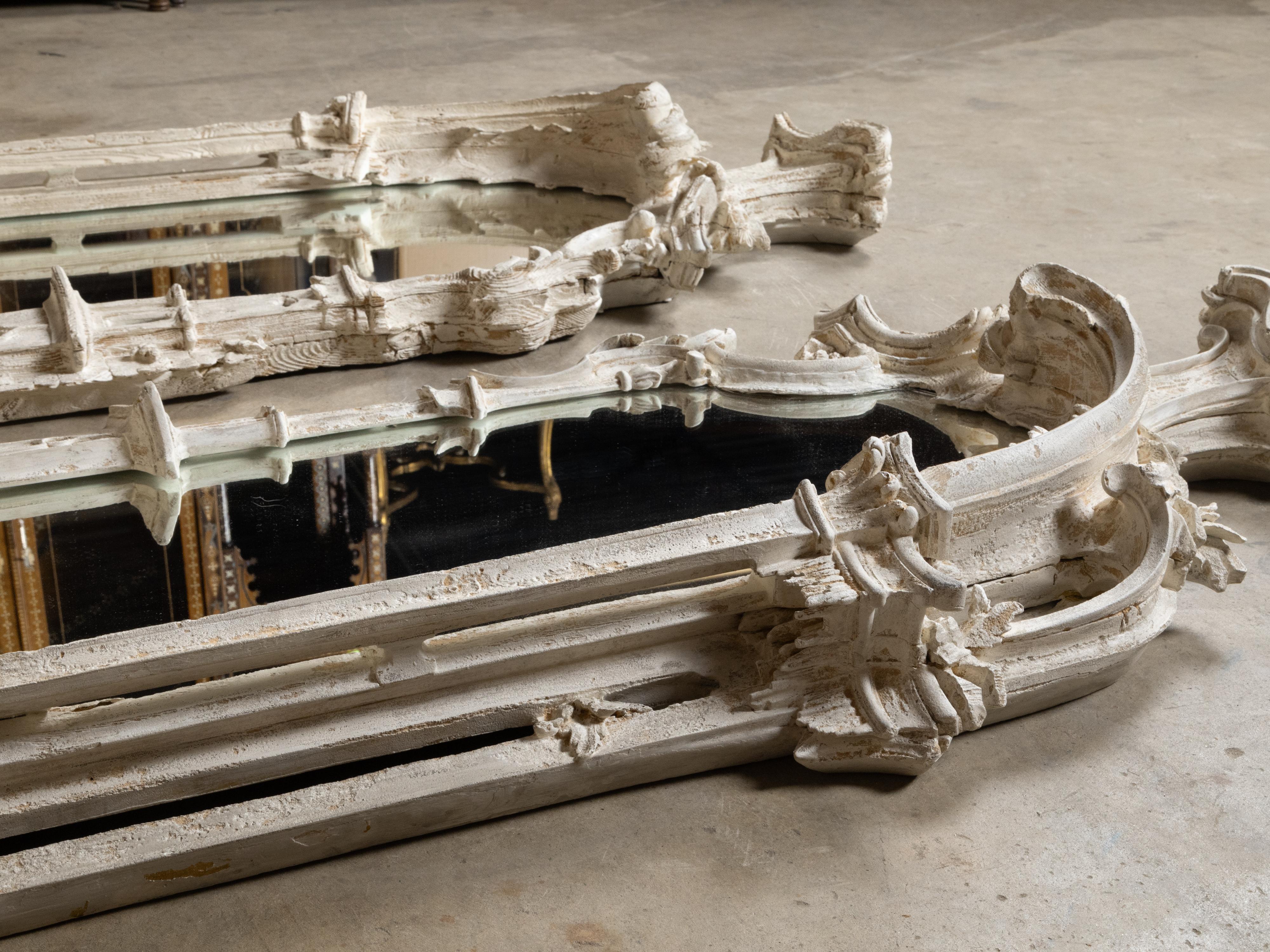 Paire de miroirs architecturaux anglais de style rococo Chippendale peints et sculptés en vente 6